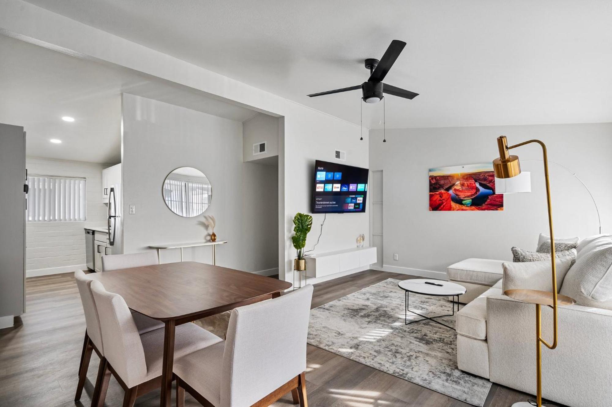Apartment Comfy And Relaxing 2b2b Hideaway In With Free Parking *