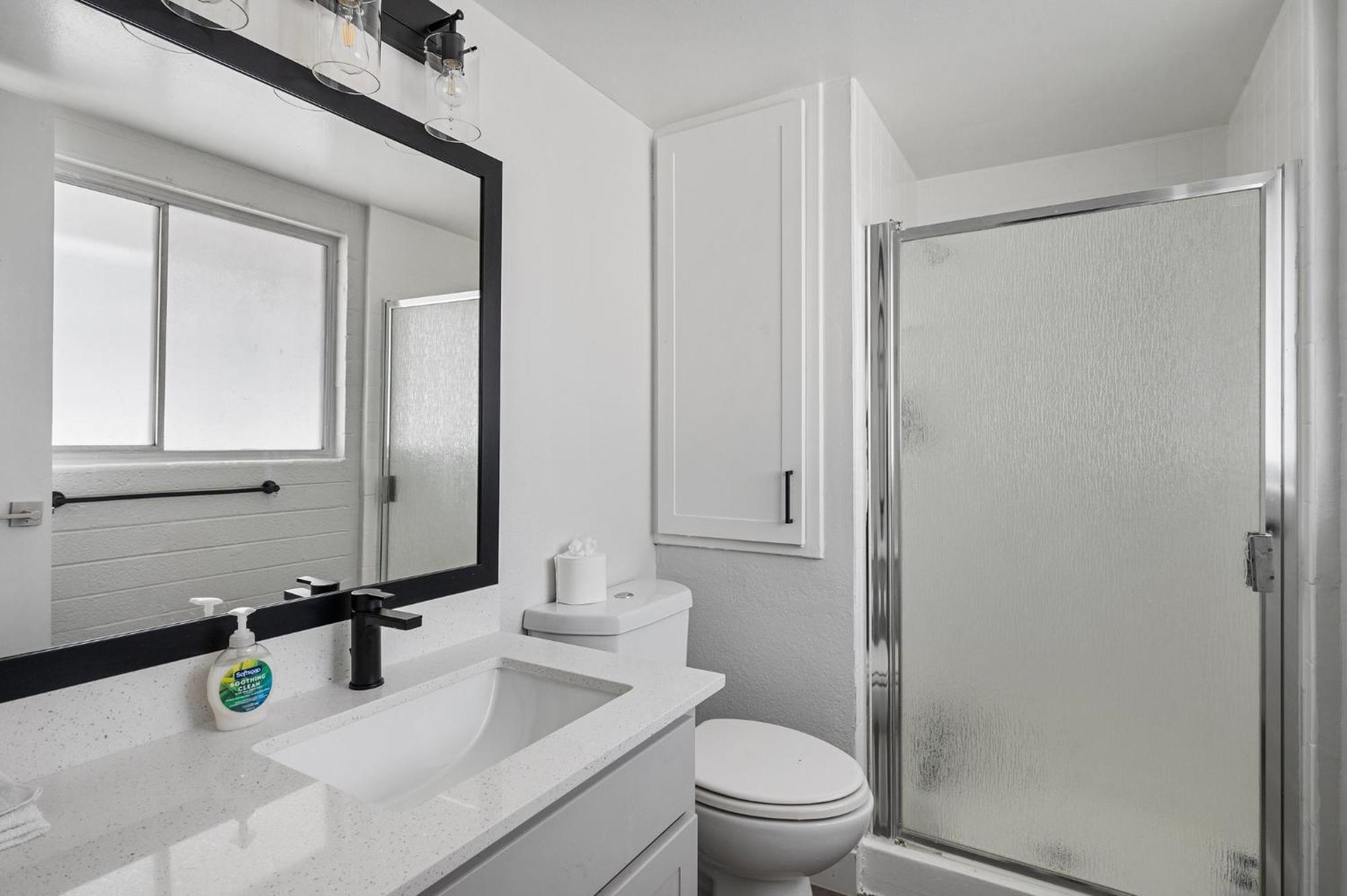 Apartment Comfy And Relaxing 2b2b Hideaway In With Free Parking