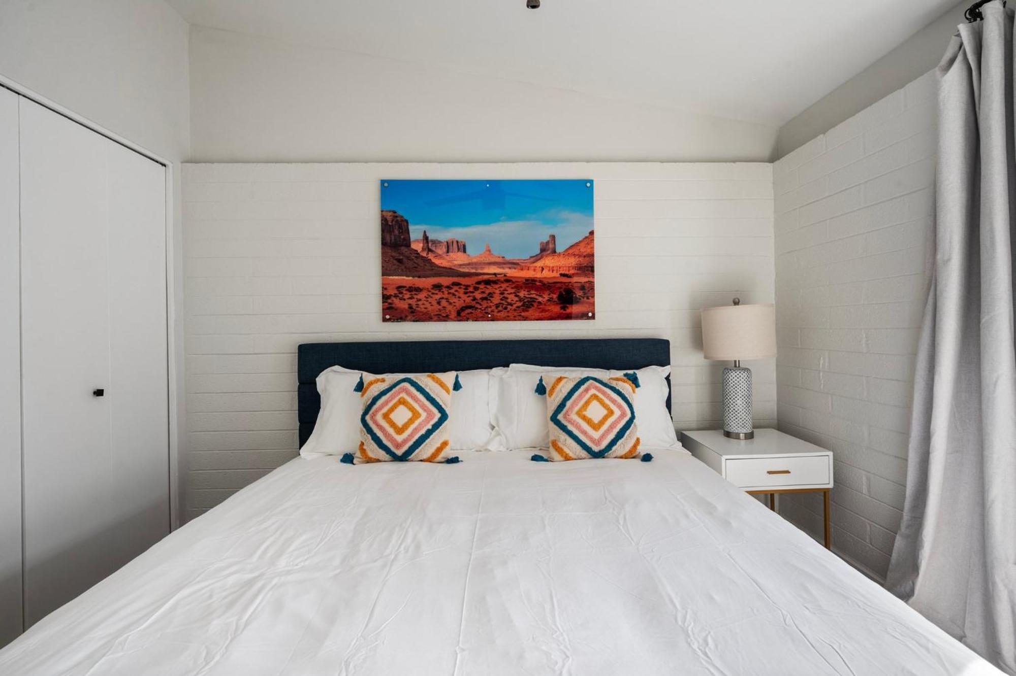 Comfy And Relaxing 2b2b Hideaway In With Free Parking Apartment *