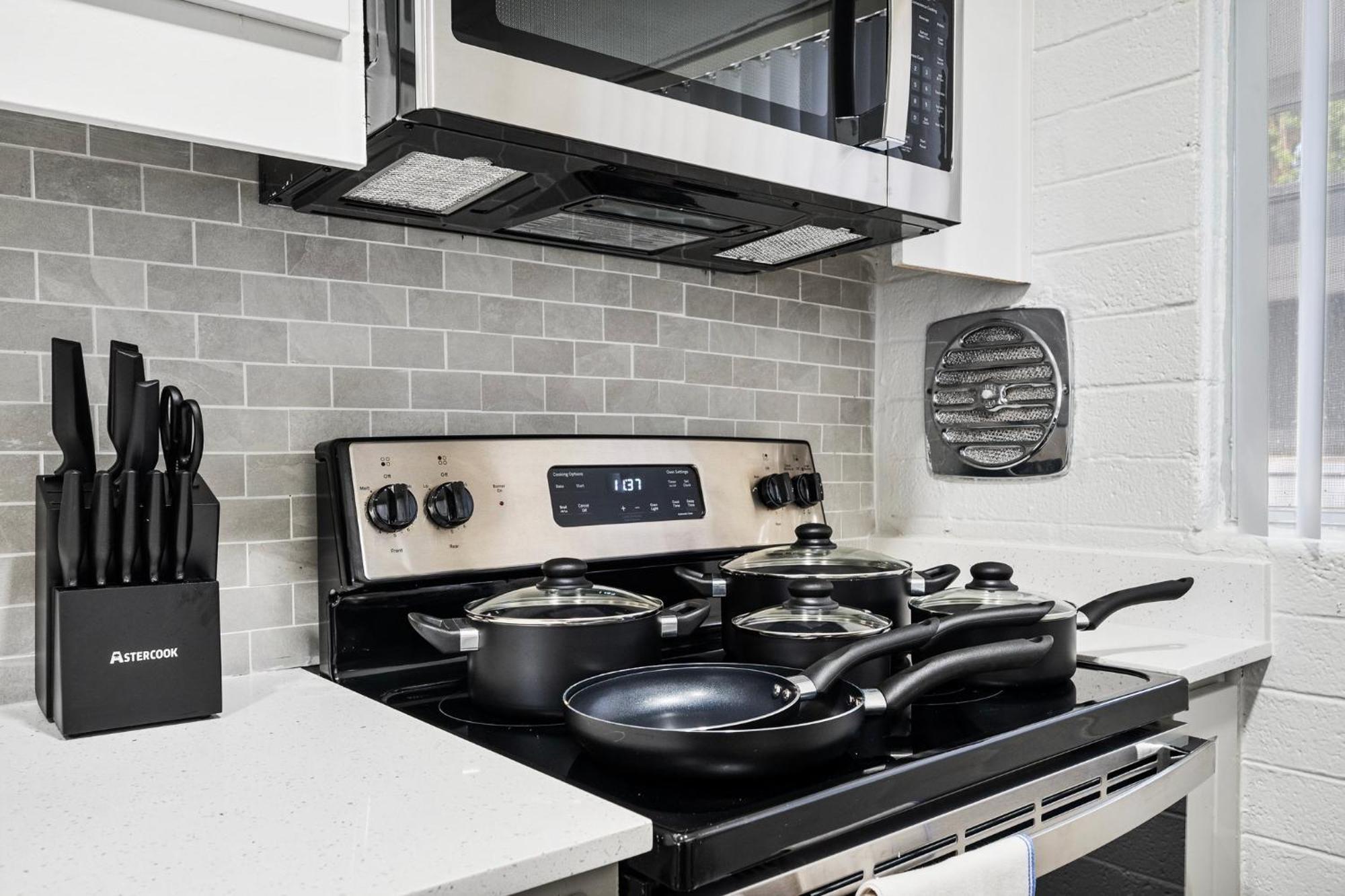 Apartment Comfy And Relaxing 2b2b Hideaway In With Free Parking *