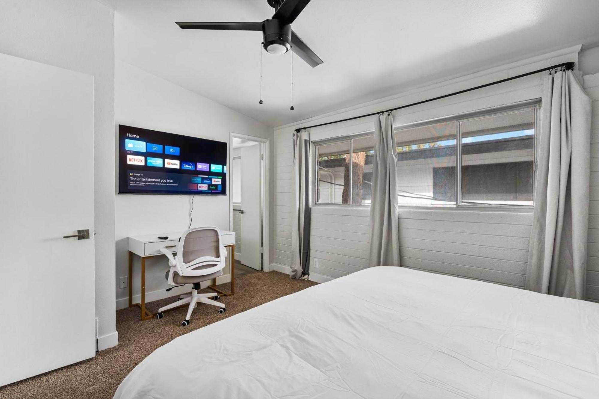 Comfy And Relaxing 2b2b Hideaway In With Free Parking *
