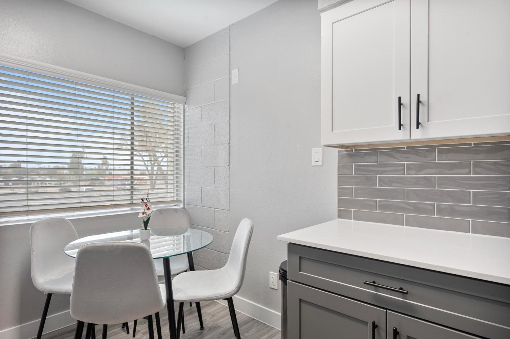 Stylish 3b2b Haven In With Free Parking Scottsdale