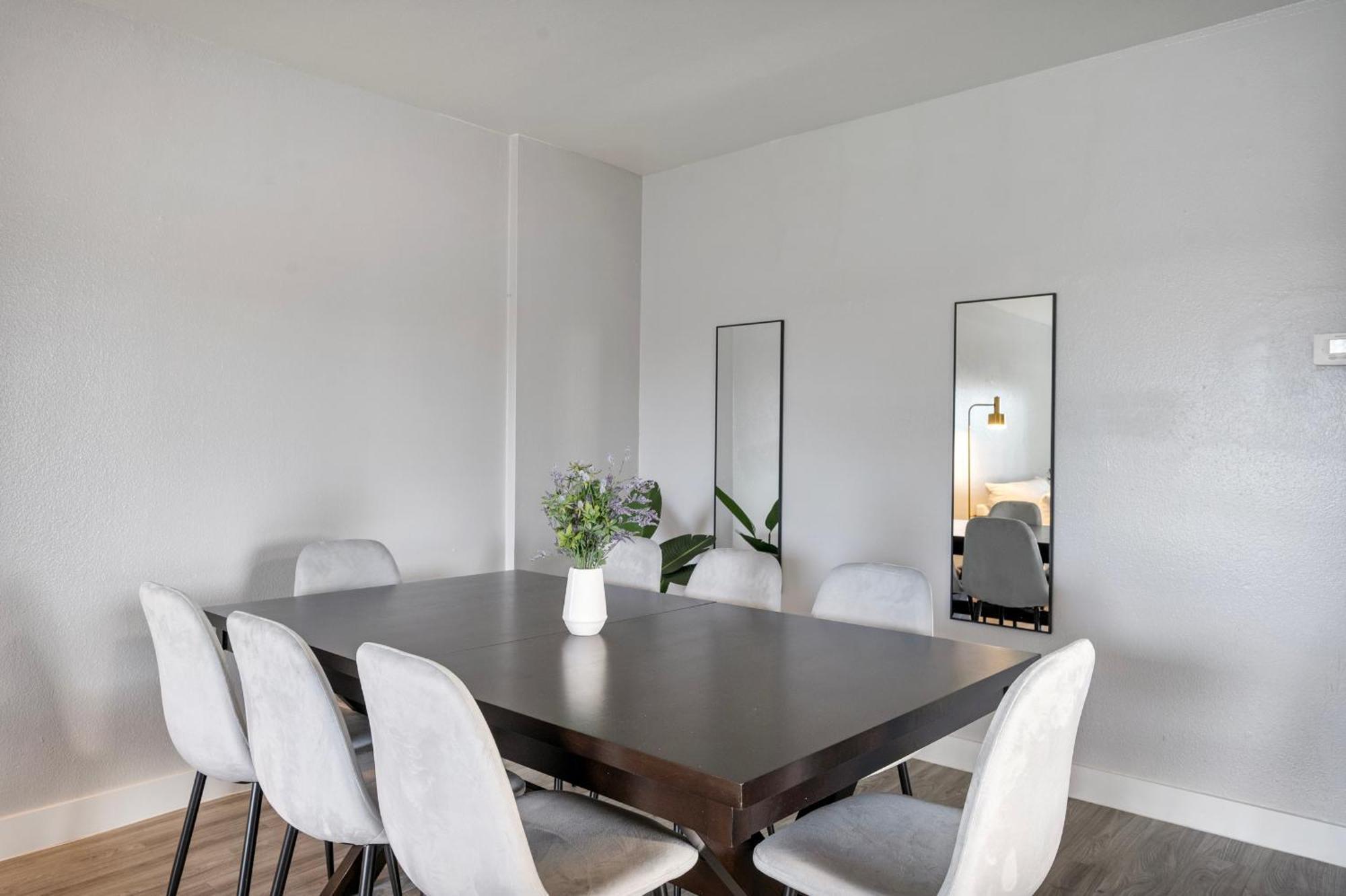 Apartment Stylish 3b2b Haven In With Free Parking *