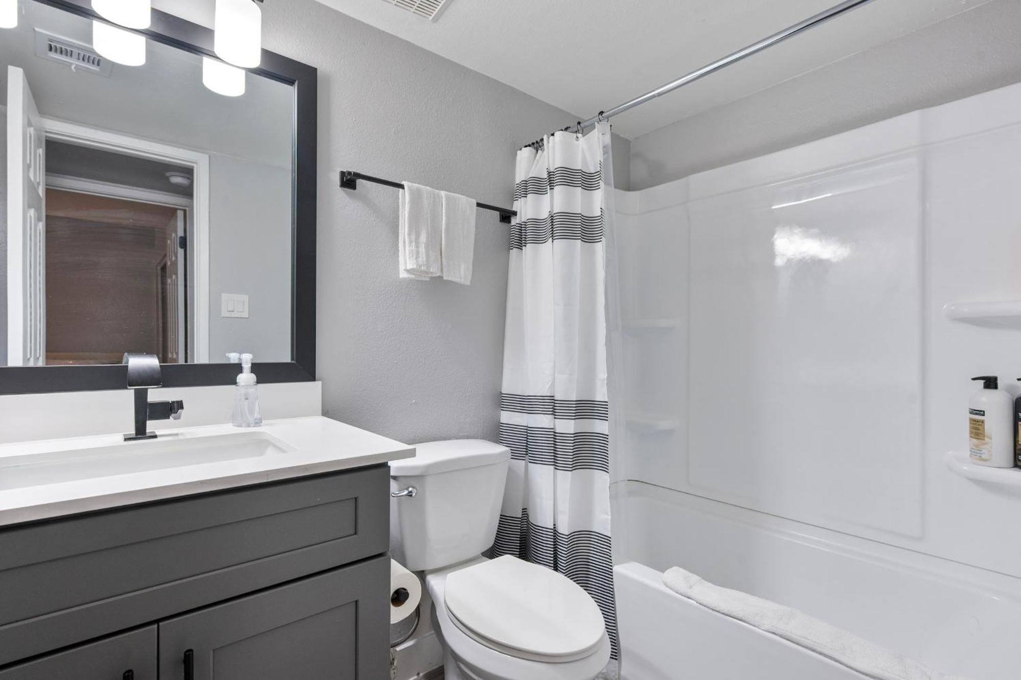 Apartment Stylish 3b2b Haven In With Free Parking Scottsdale