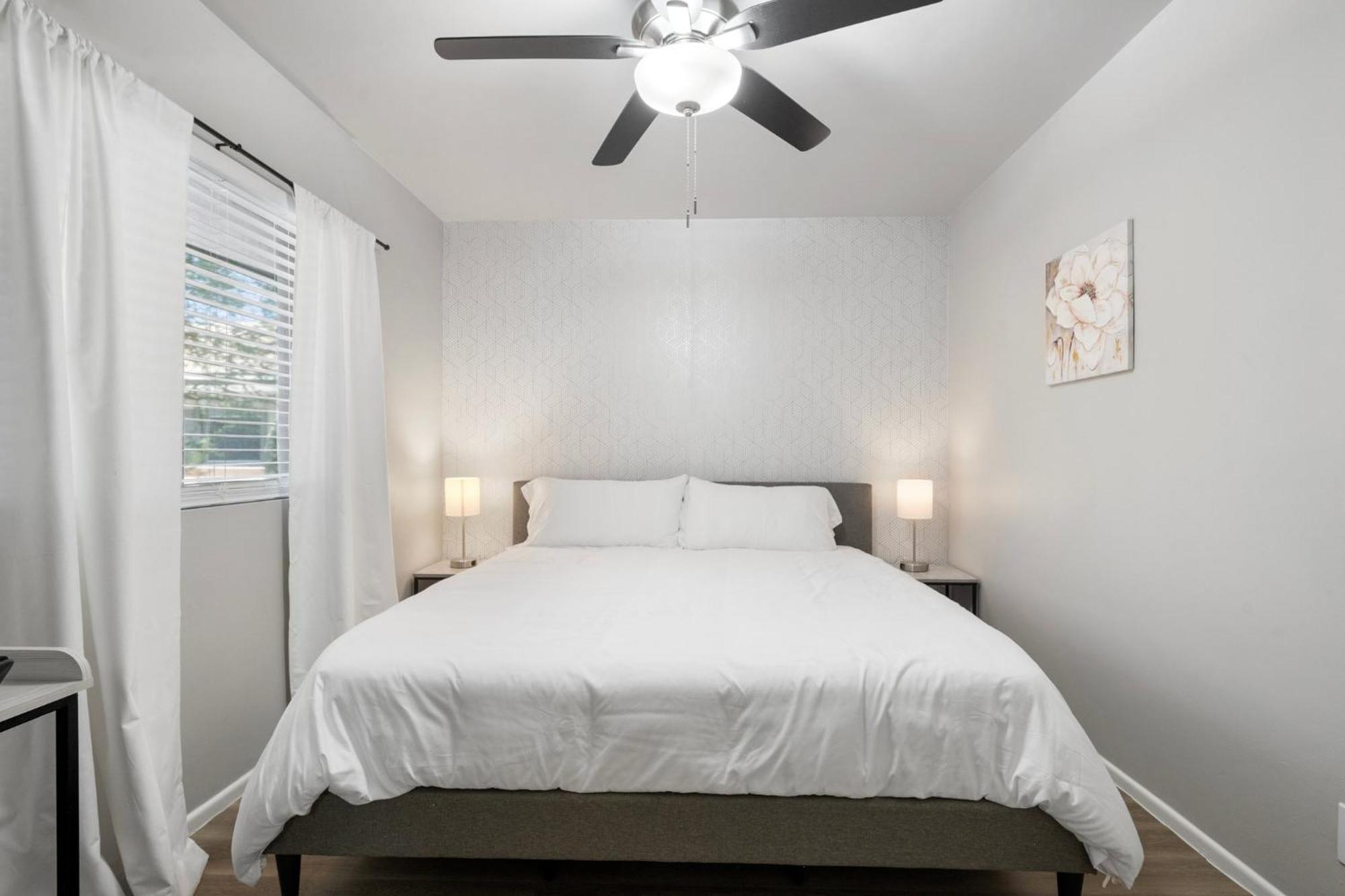 Modern 2b1b Escape In Old Town Apartment *