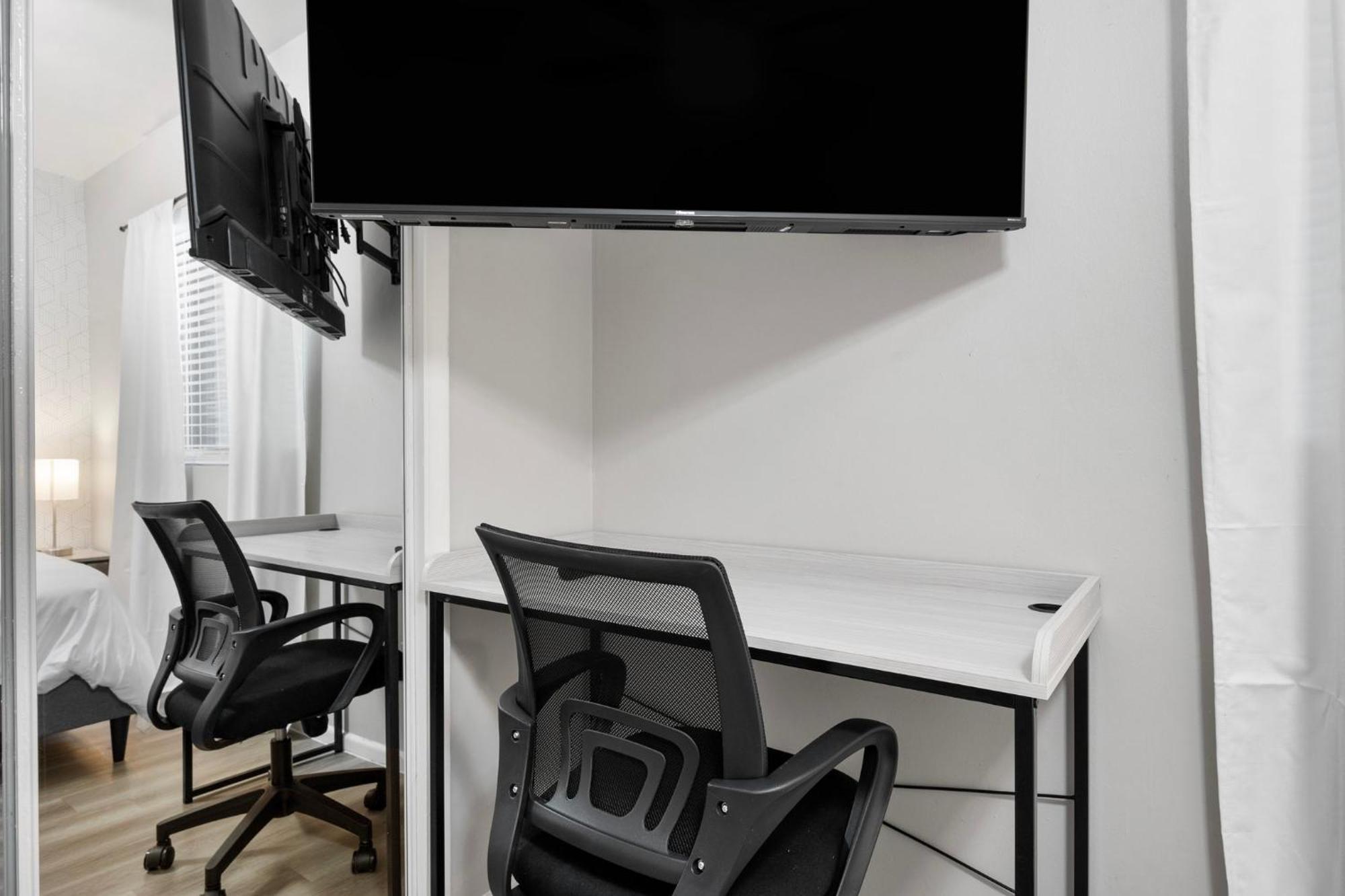 Modern 2b1b Escape In Old Town Apartment *
