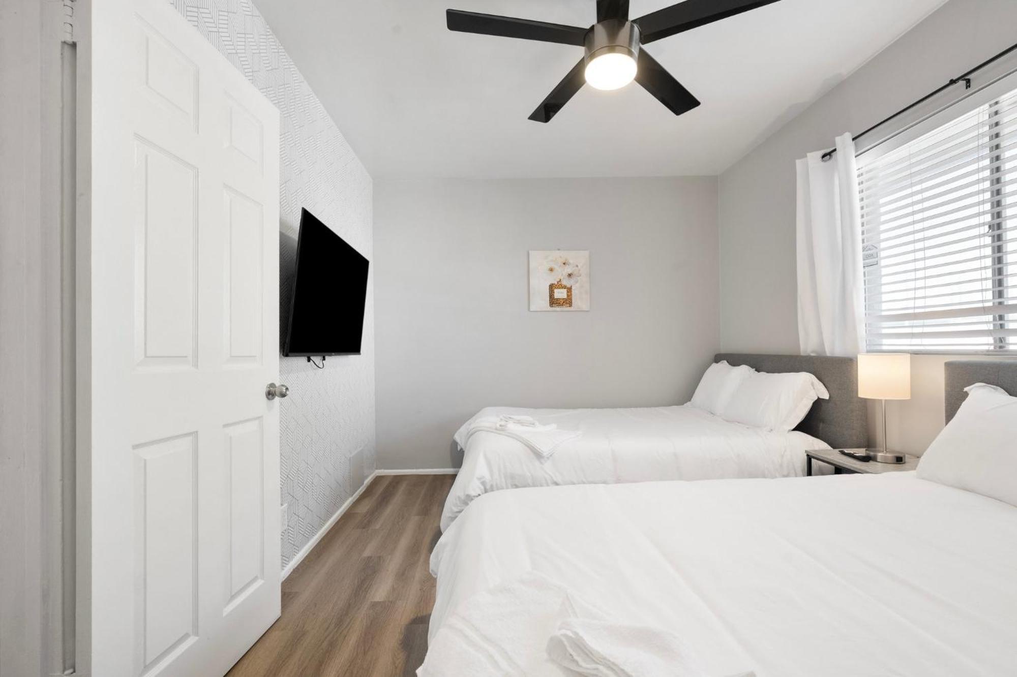 Modern 2b1b Escape In Old Town Scottsdale