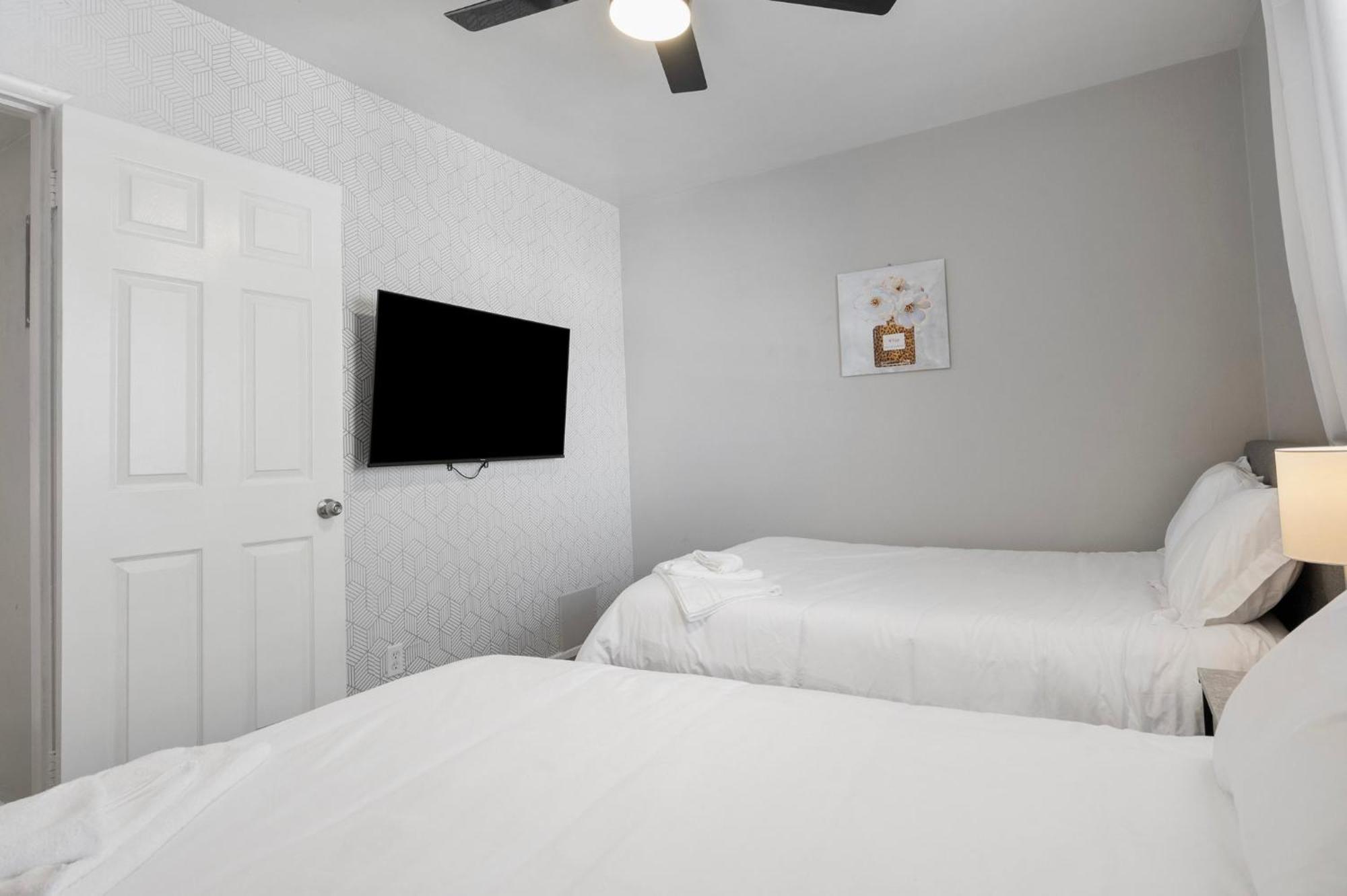 Modern 2b1b Escape In Old Town Scottsdale