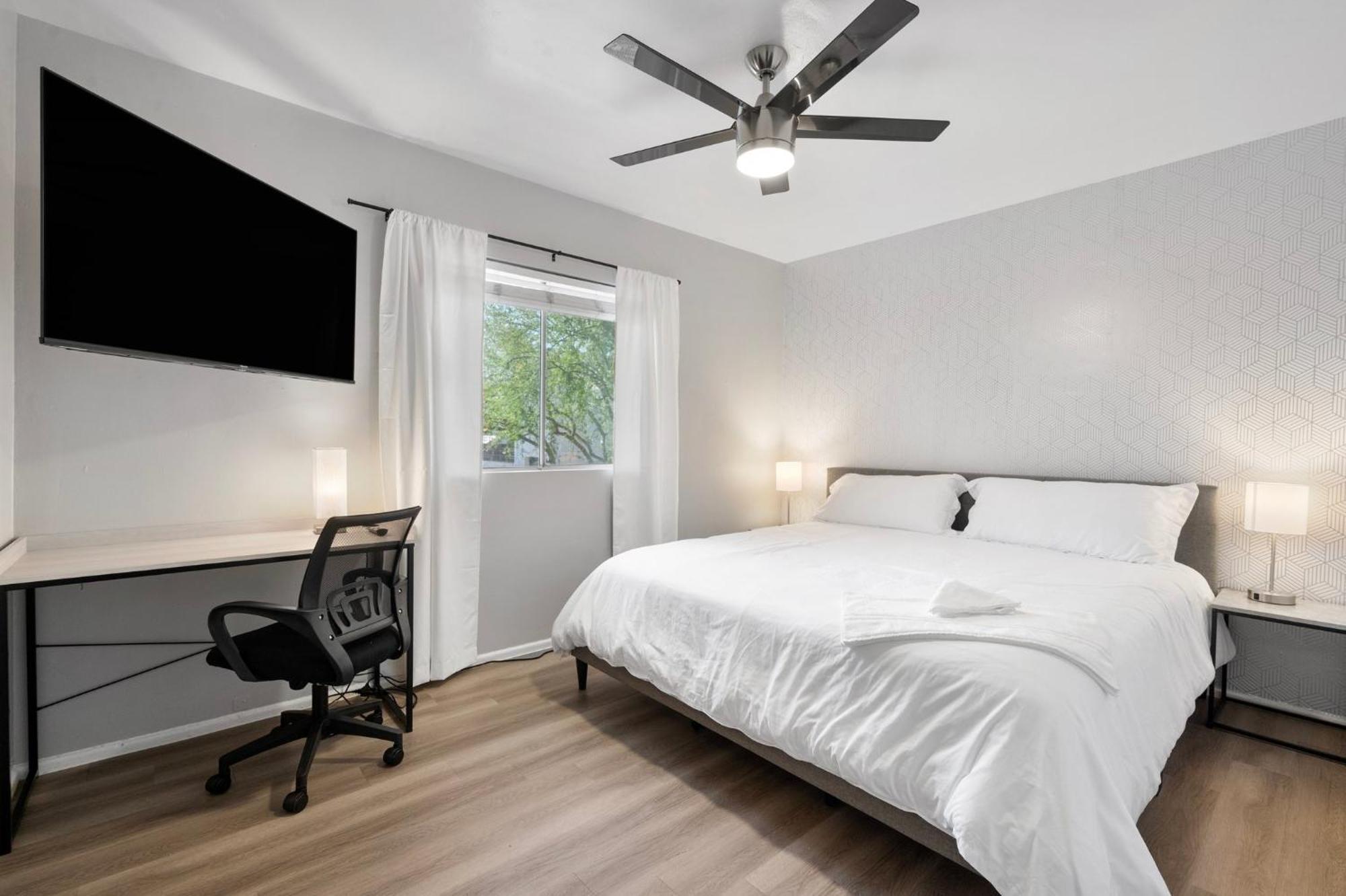 Modern 2b1b Hideaway In Old Town Scottsdale