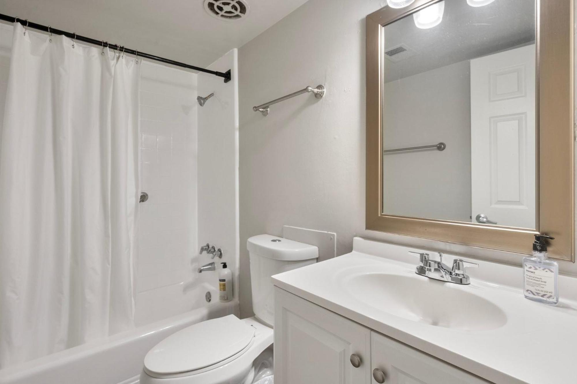 Modern 2b1b Hideaway In Old Town