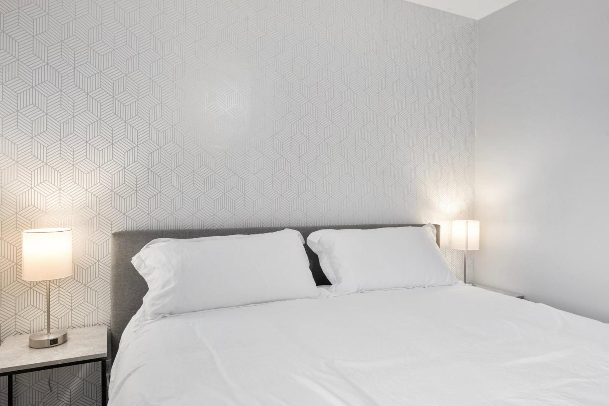 Modern 2b1b Hideaway In Old Town Apartment