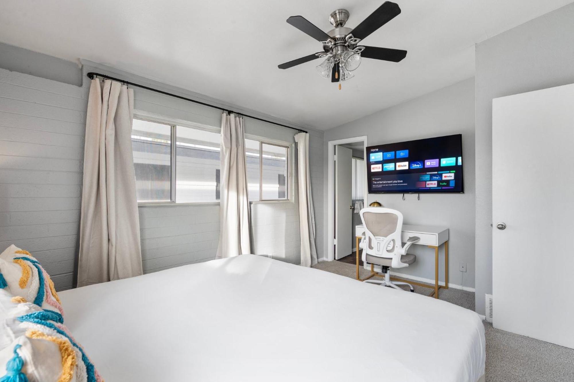 Stylish 2b2b With Free Parking Apartment Scottsdale