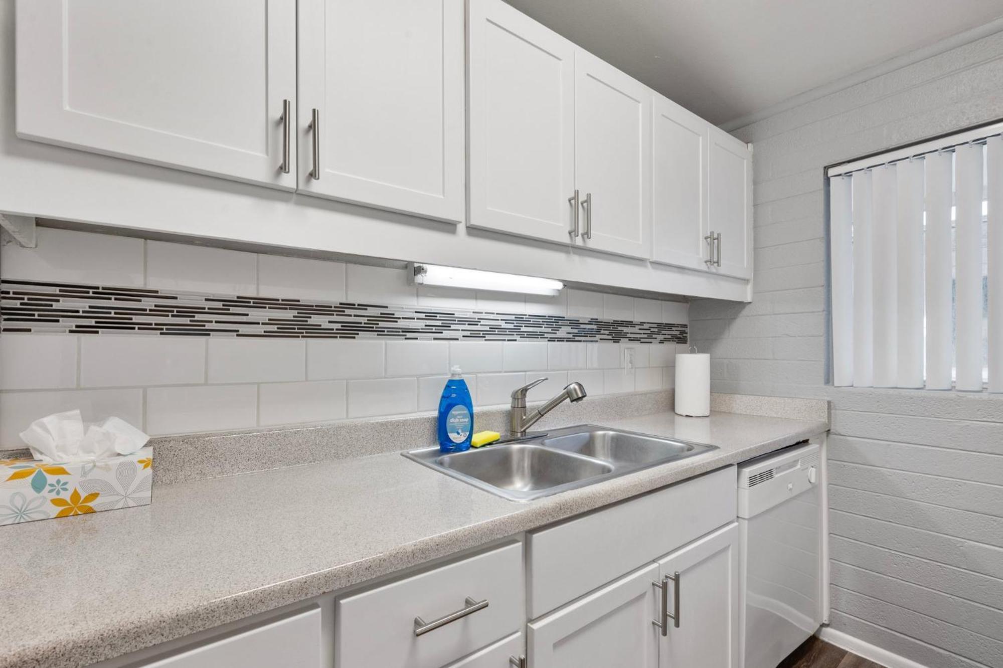 Stylish 2b2b With Free Parking Apartment Scottsdale
