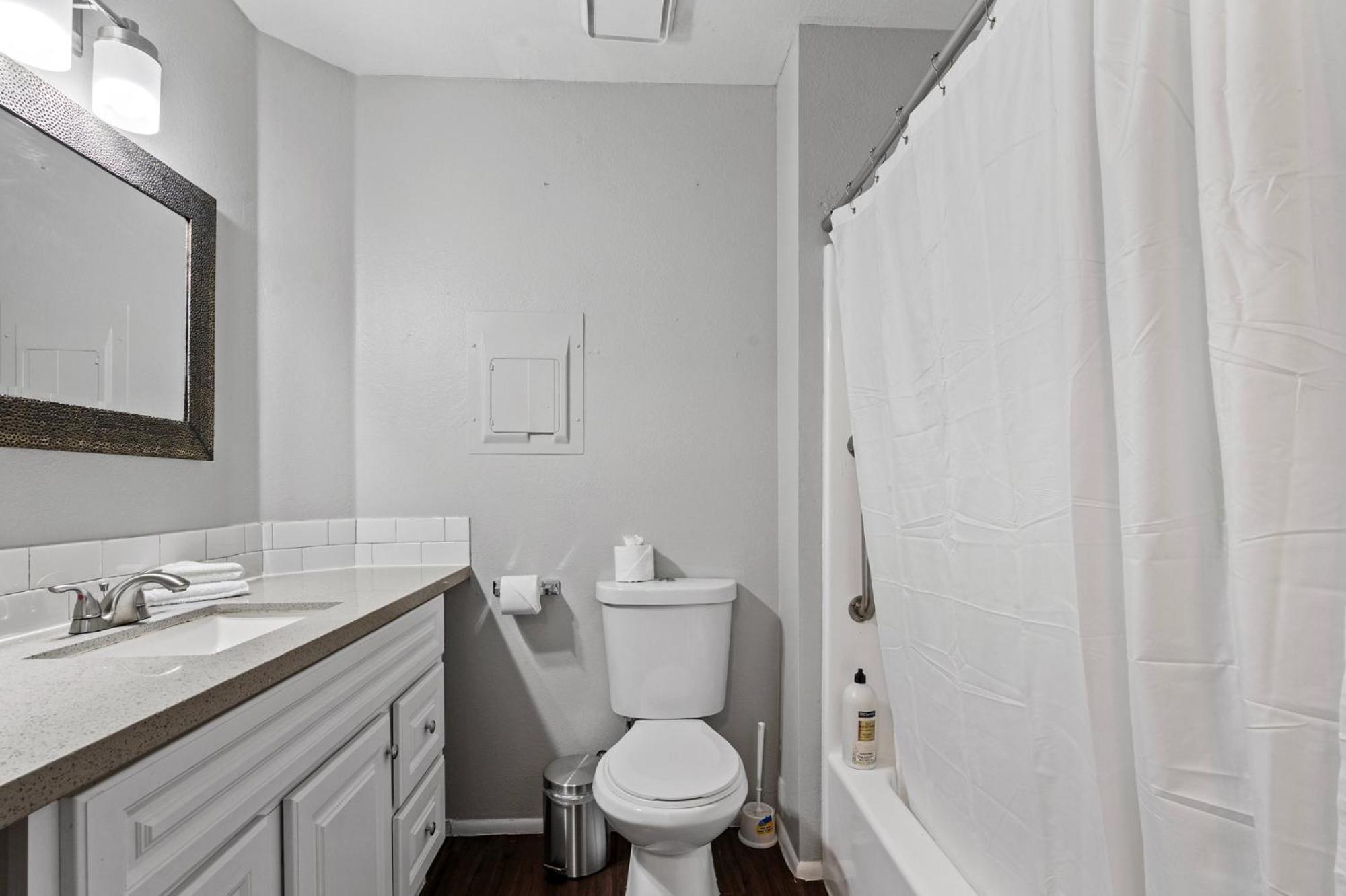 Luxurious 1b1b Hideaway In Old Town *