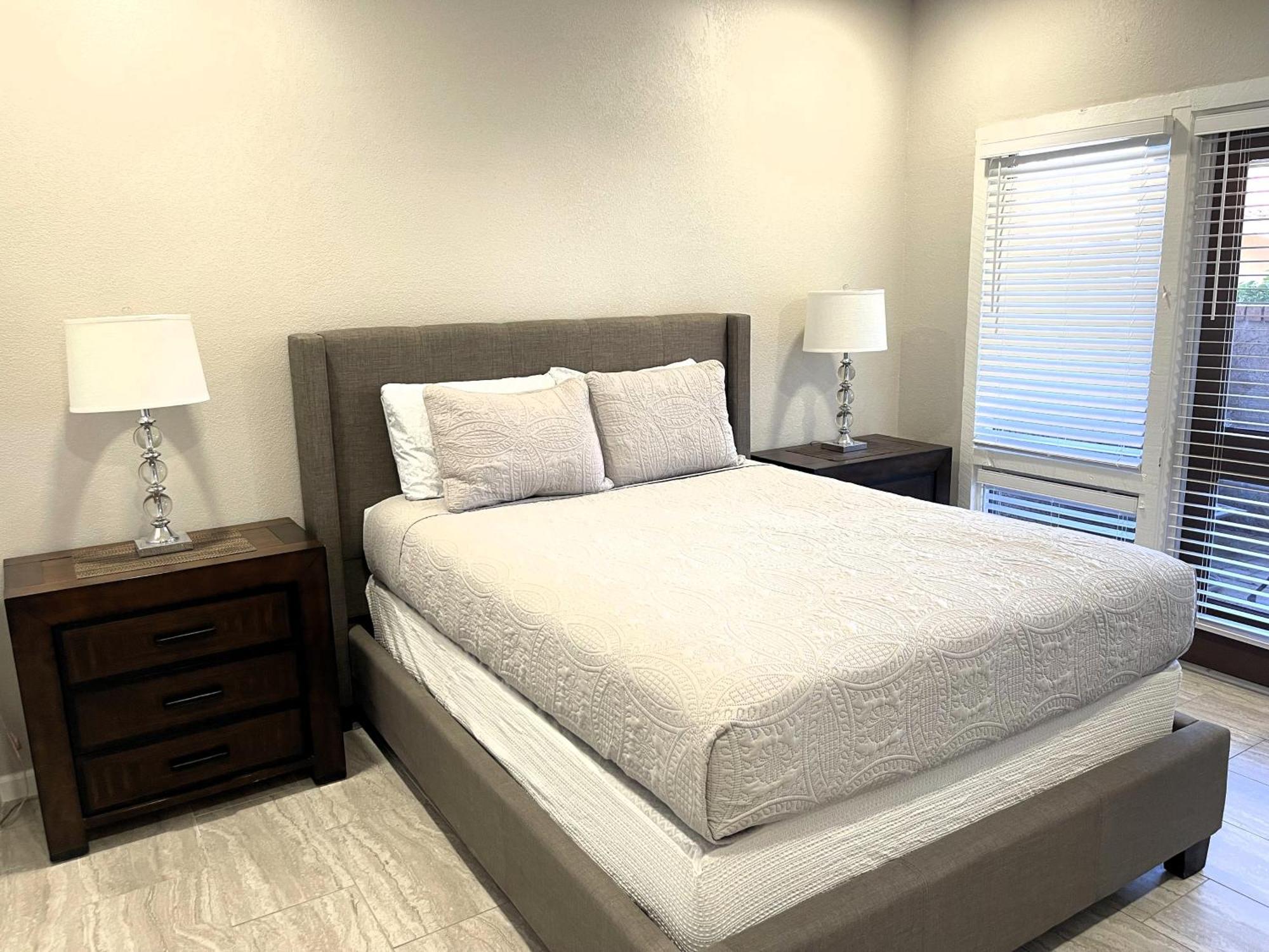 Waterfront, Golf, Camelback Mtn View, 2 Patios *