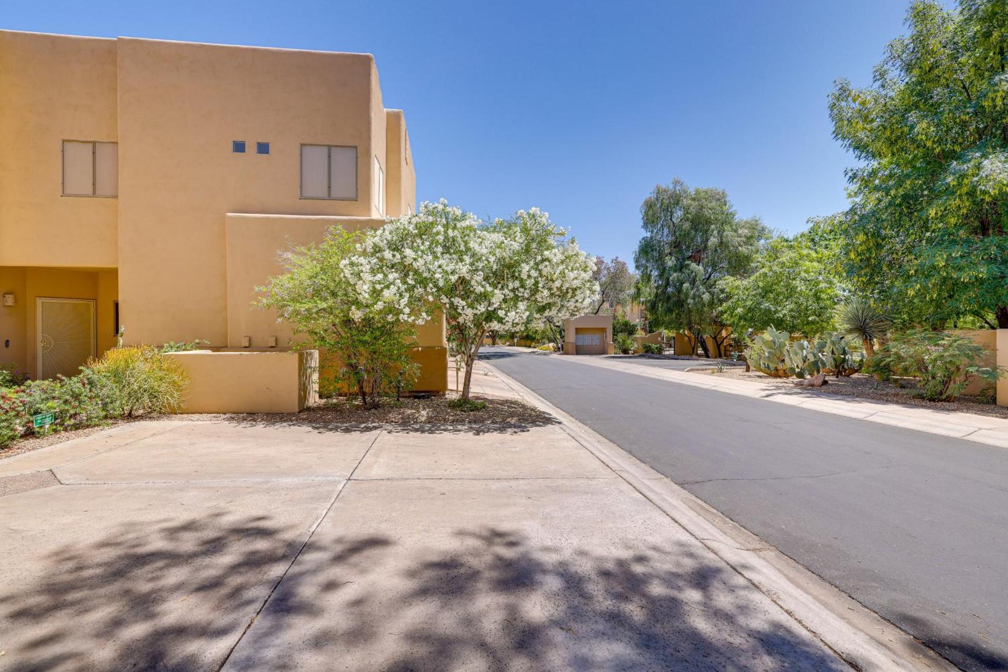 Chic Townhome With Patio And Pool Access! Holiday home *