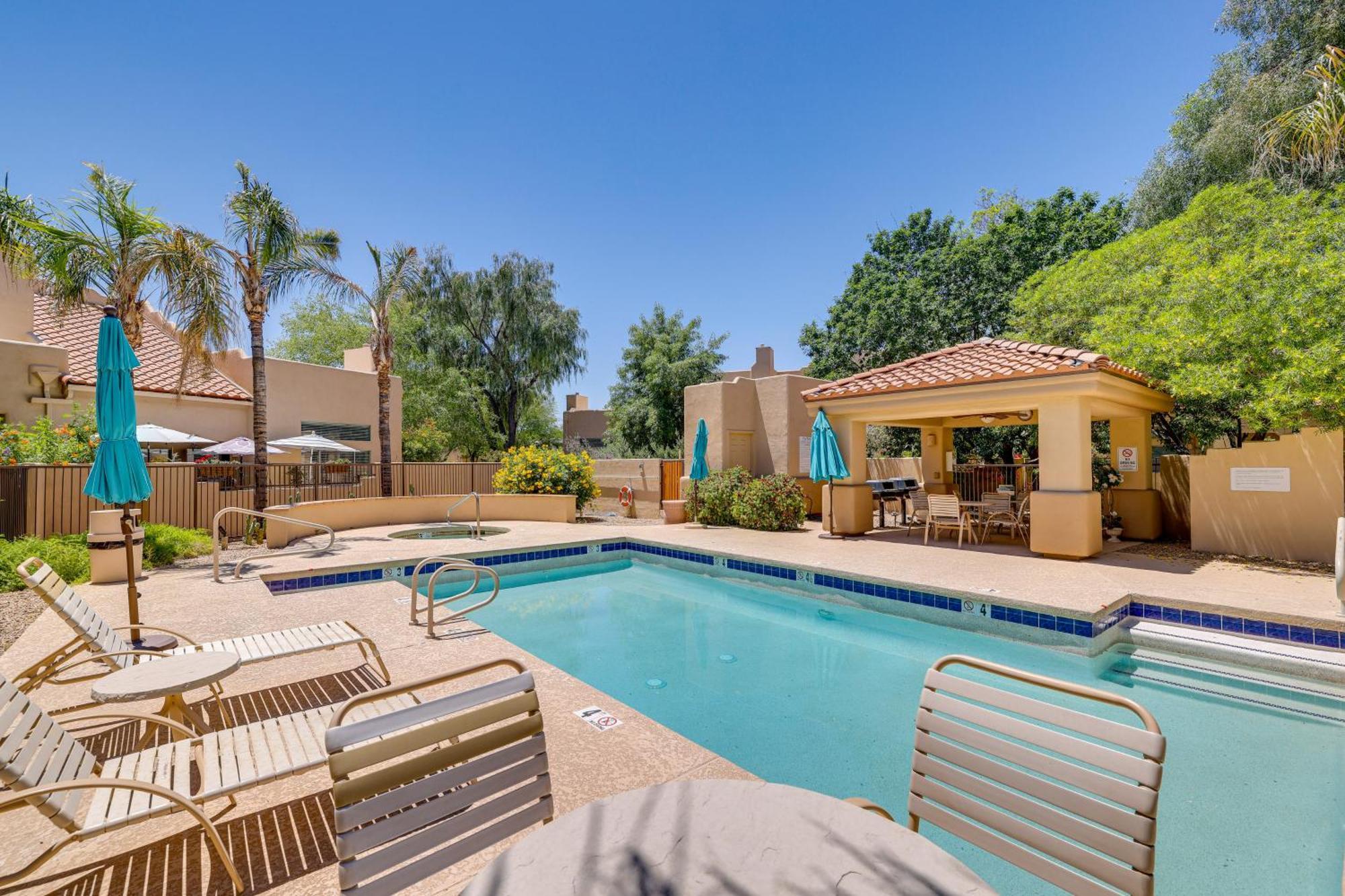 Chic Townhome With Patio And Pool Access! Holiday home Scottsdale