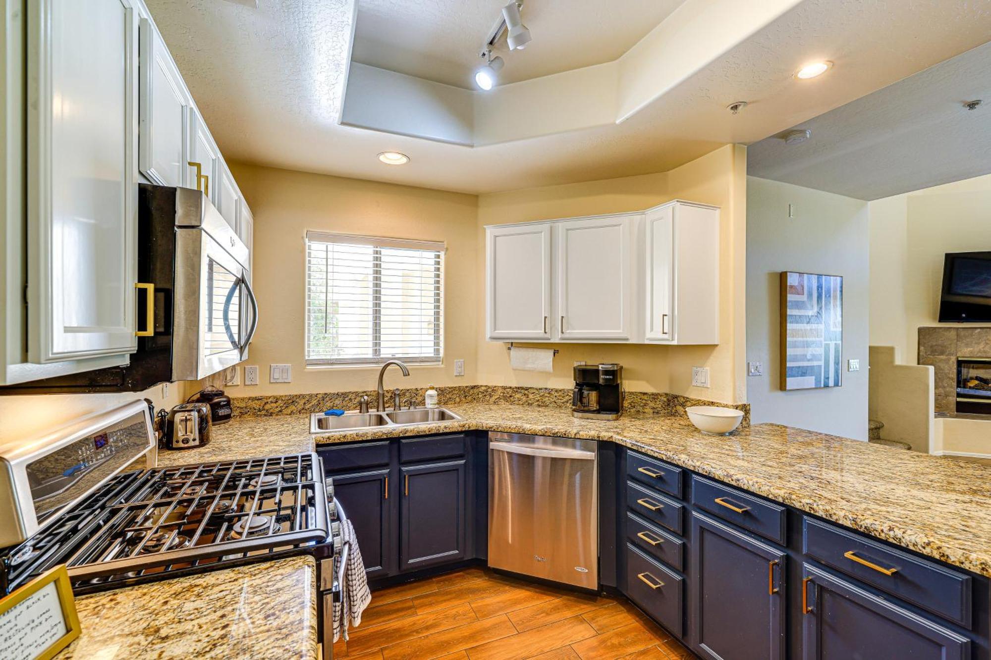 Holiday home Chic Townhome With Patio And Pool Access! *