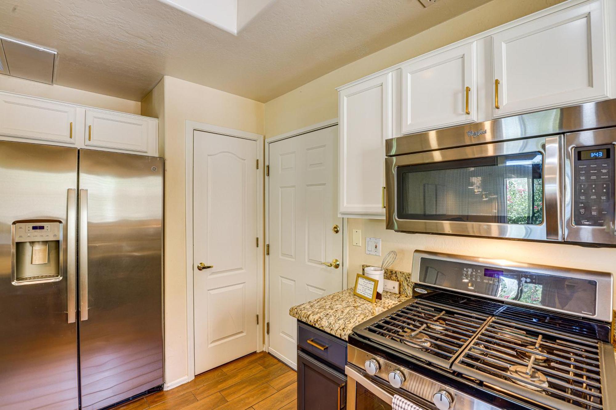 Chic Townhome With Patio And Pool Access! Holiday home Scottsdale