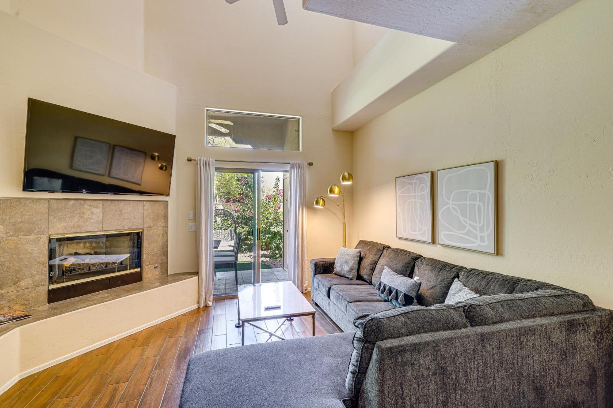 Chic Townhome With Patio And Pool Access! Holiday home *