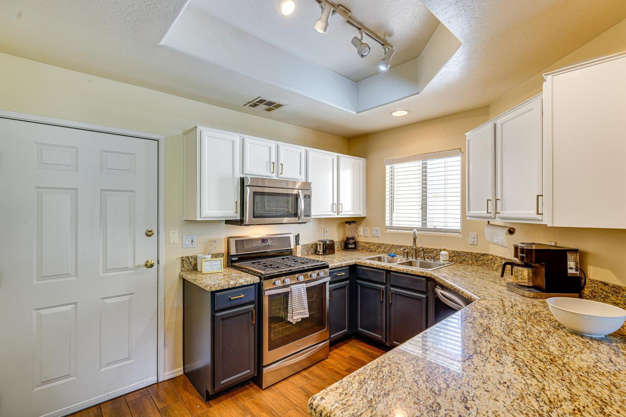 Chic Townhome With Patio And Pool Access! Holiday home Scottsdale