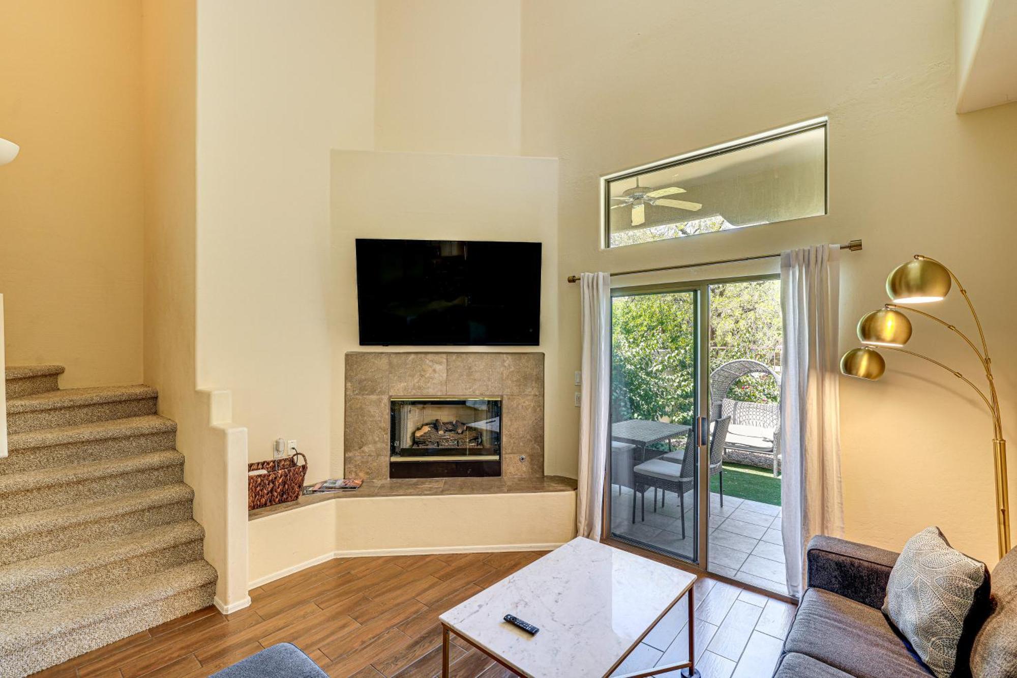 Chic Townhome With Patio And Pool Access! *
