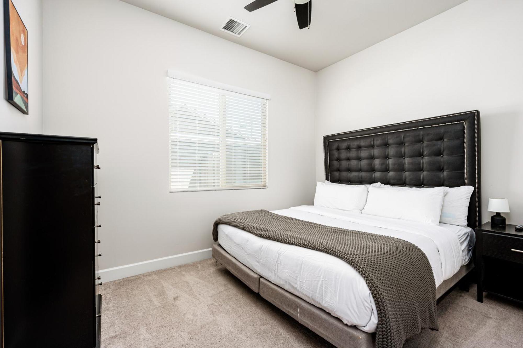 Endless Entertainment And 1.5 Miles From Old Town At Sunbaked Terrace Holiday home