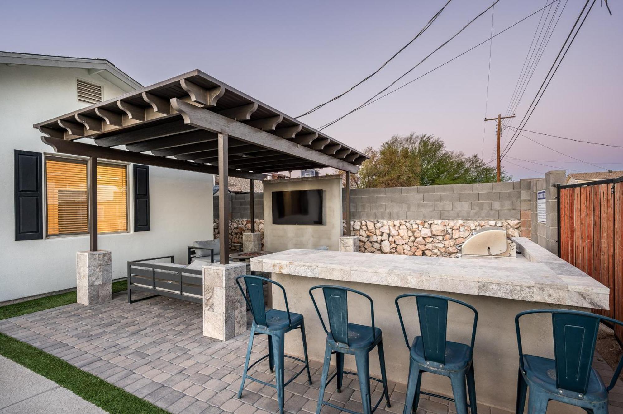 Endless Entertainment And 1.5 Miles From Old Town At Sunbaked Terrace Holiday home Scottsdale