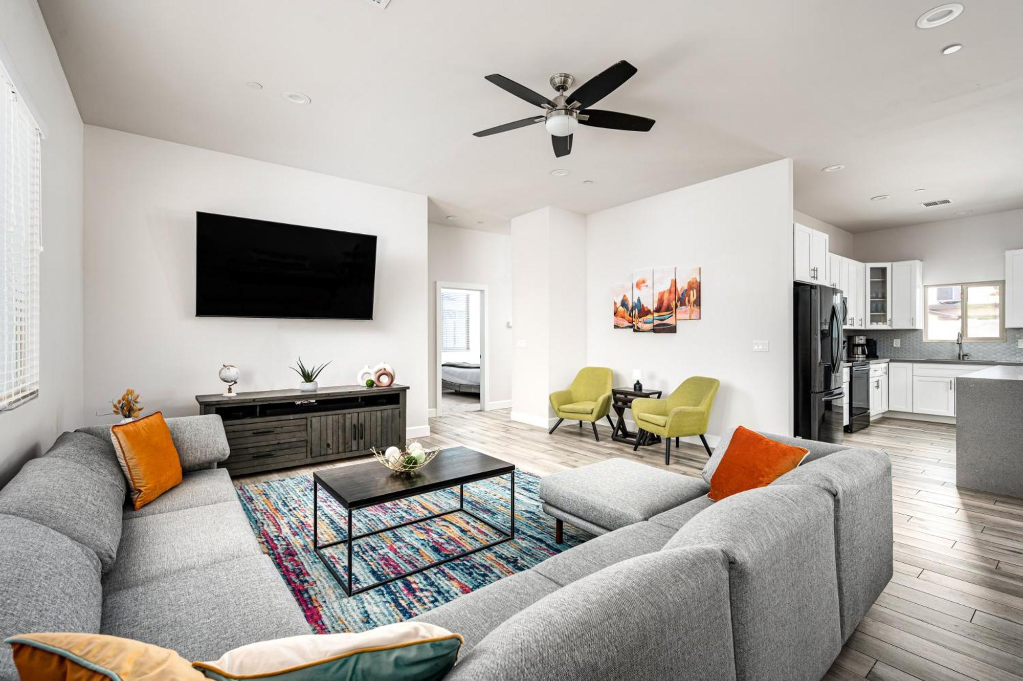 Endless Entertainment And 1.5 Miles From Old Town At Sunbaked Terrace Holiday home
