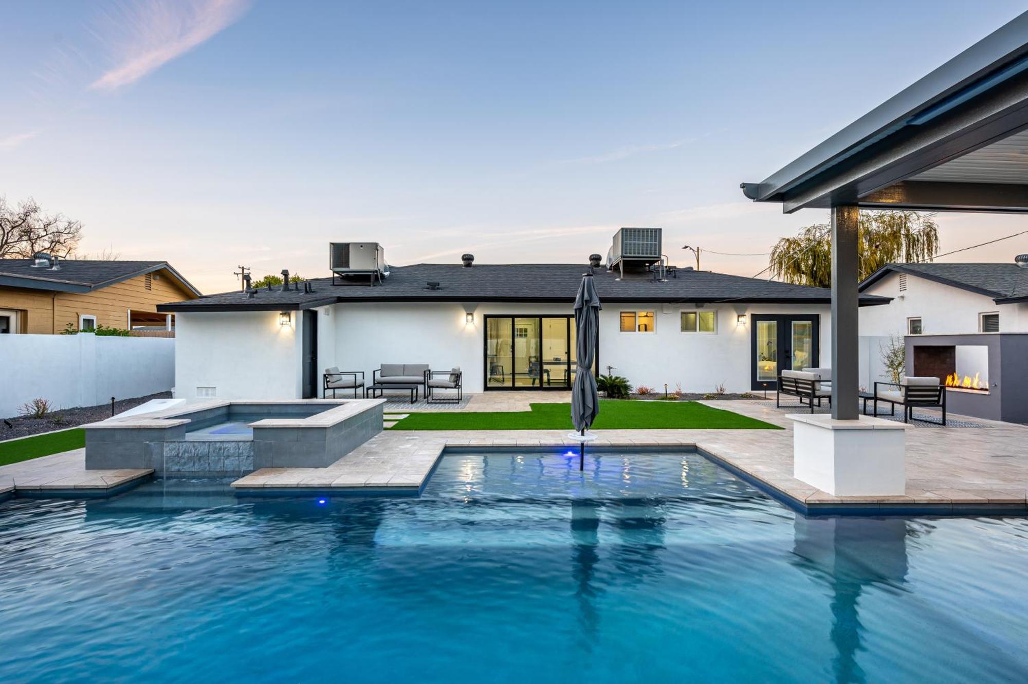 Swim Up To Cooking Entertainment Play Corn Hole And Relax By The Fire At Cascada Holiday home *