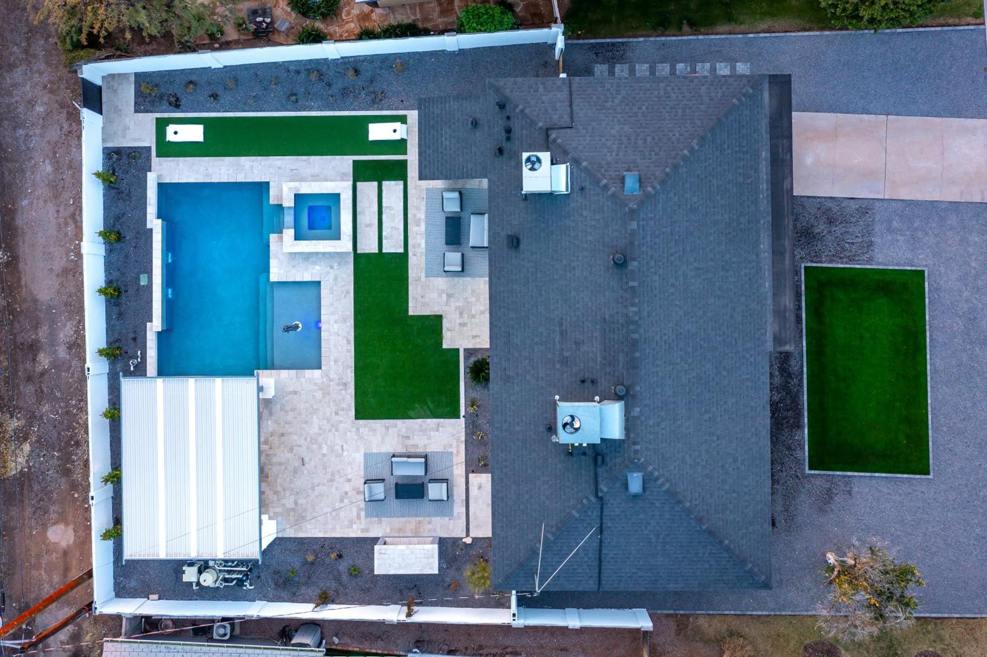 Swim Up To Cooking Entertainment Play Corn Hole And Relax By The Fire At Cascada Holiday home Scottsdale