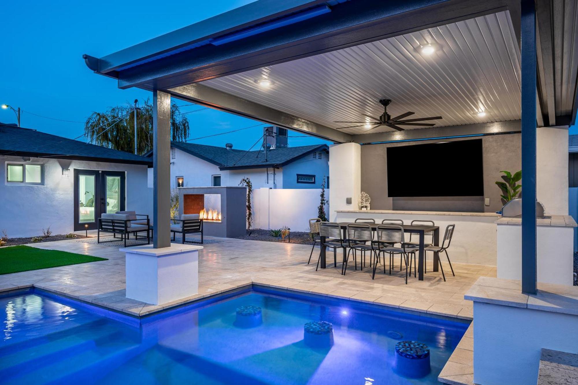 Swim Up To Cooking Entertainment Play Corn Hole And Relax By The Fire At Cascada