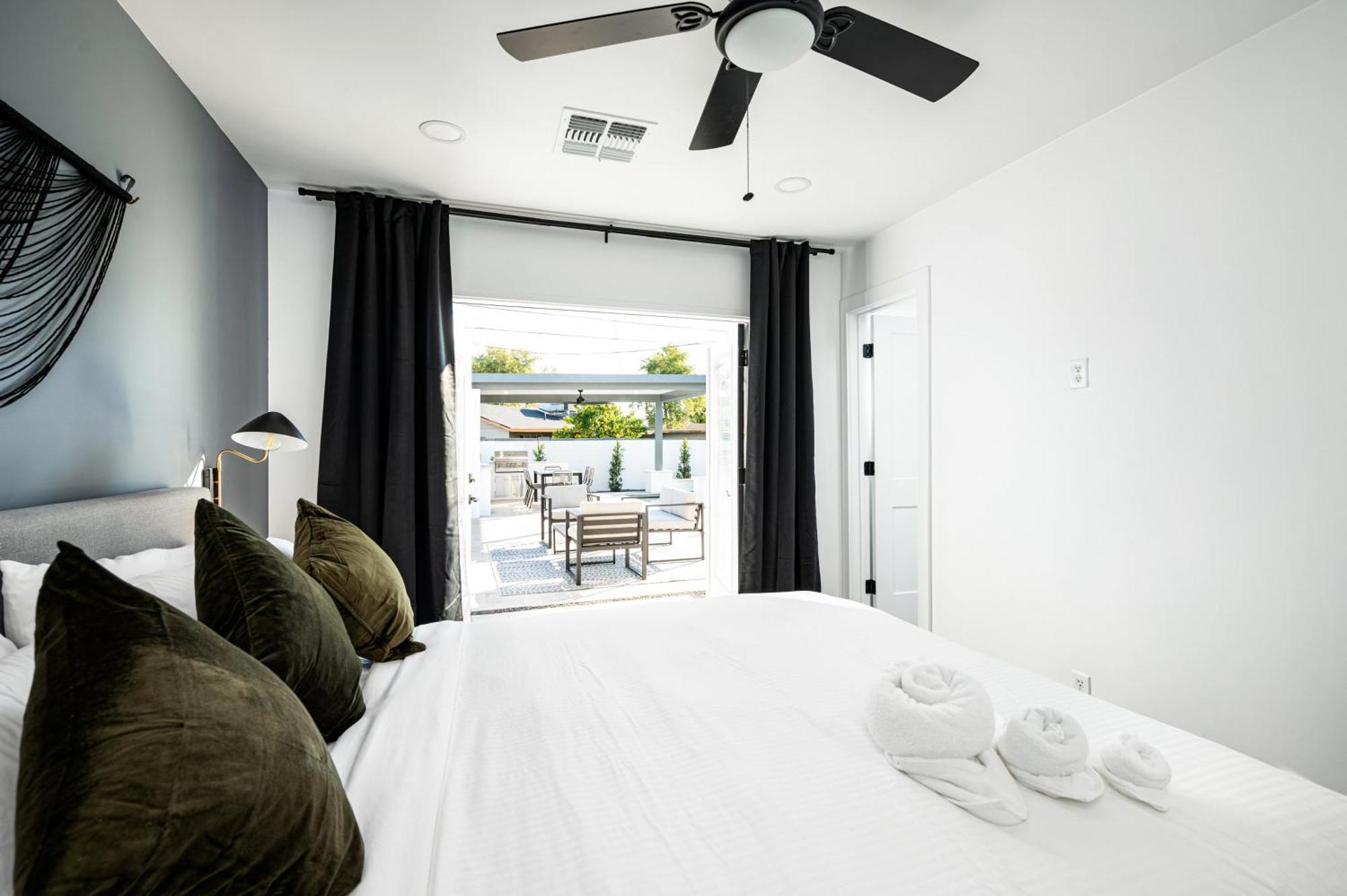Swim Up To Cooking Entertainment Play Corn Hole And Relax By The Fire At Cascada