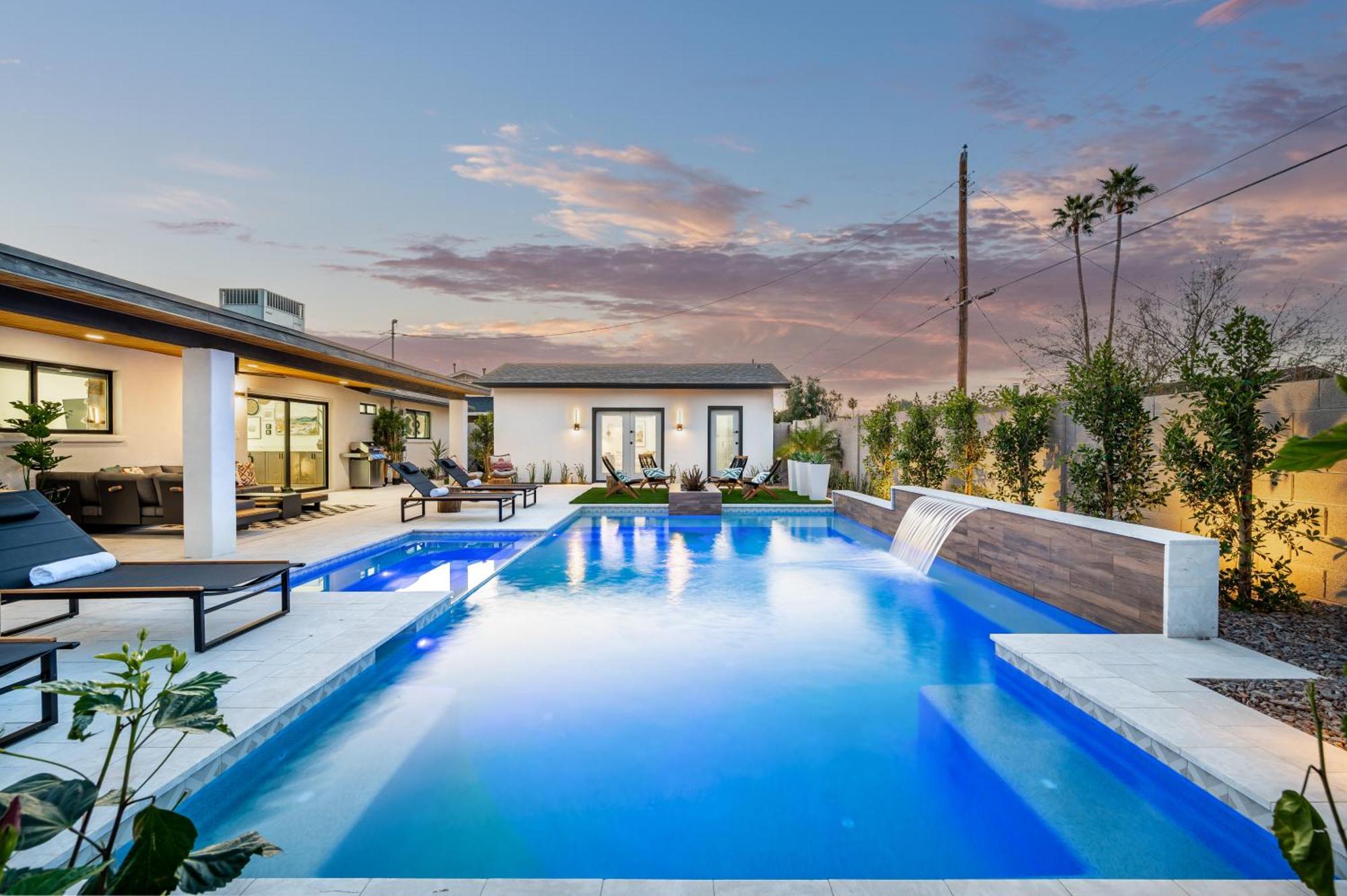 Beautifully Designed W Pool For Families And Groups Holiday home