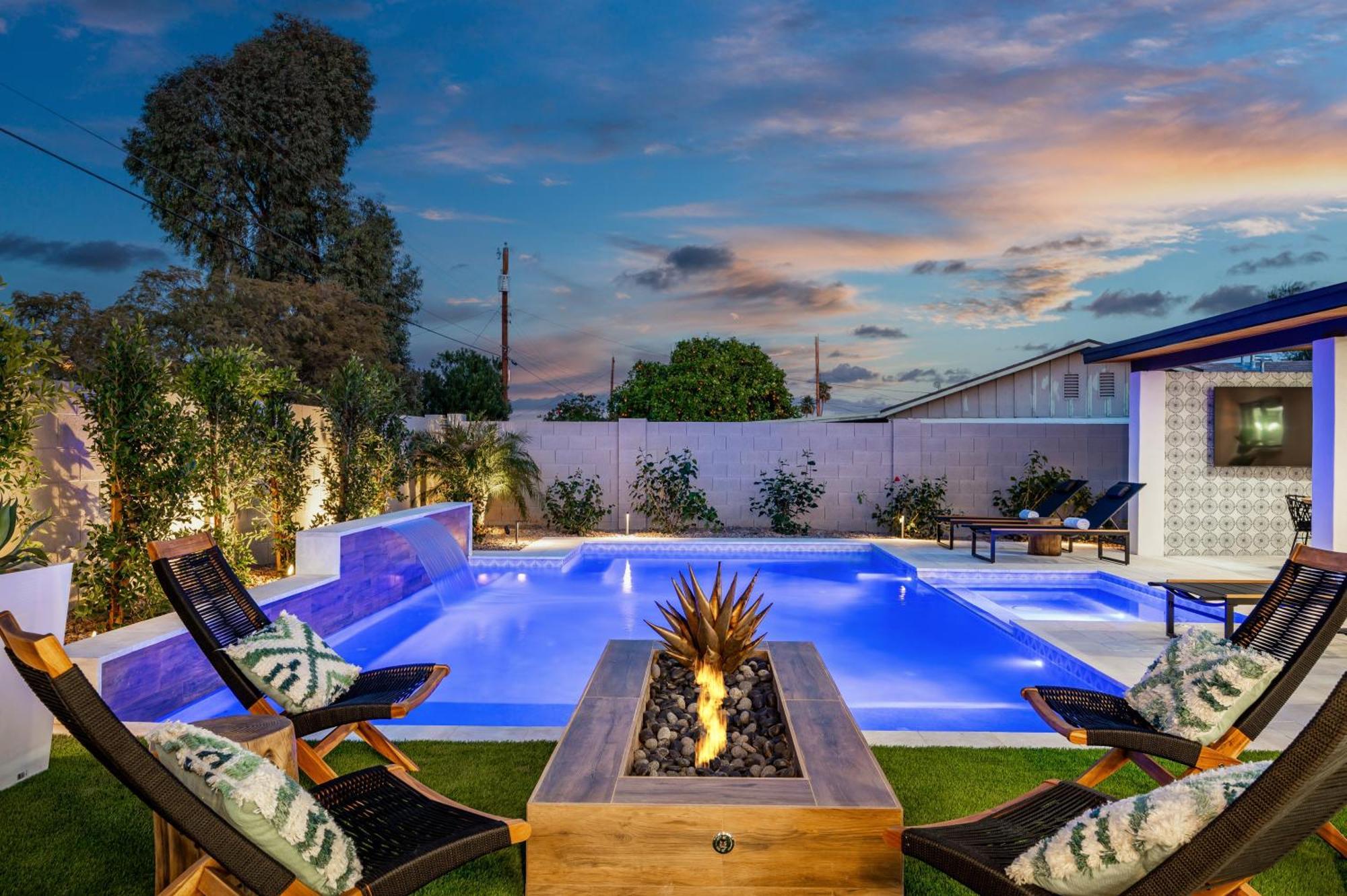 Beautifully Designed W Pool For Families And Groups Holiday home Scottsdale