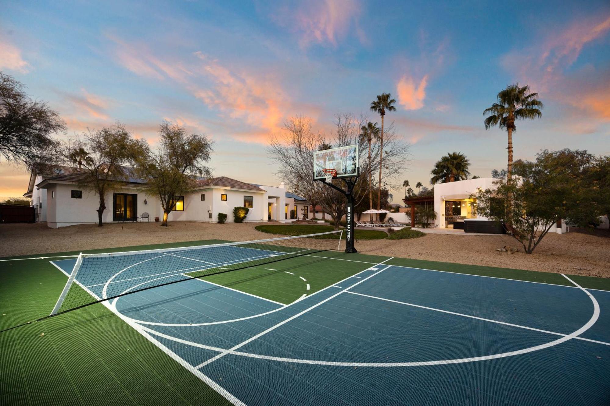 Entertainers Paradise Arcadegolf Simupickleballtheatergymswim-up Bar Holiday home *