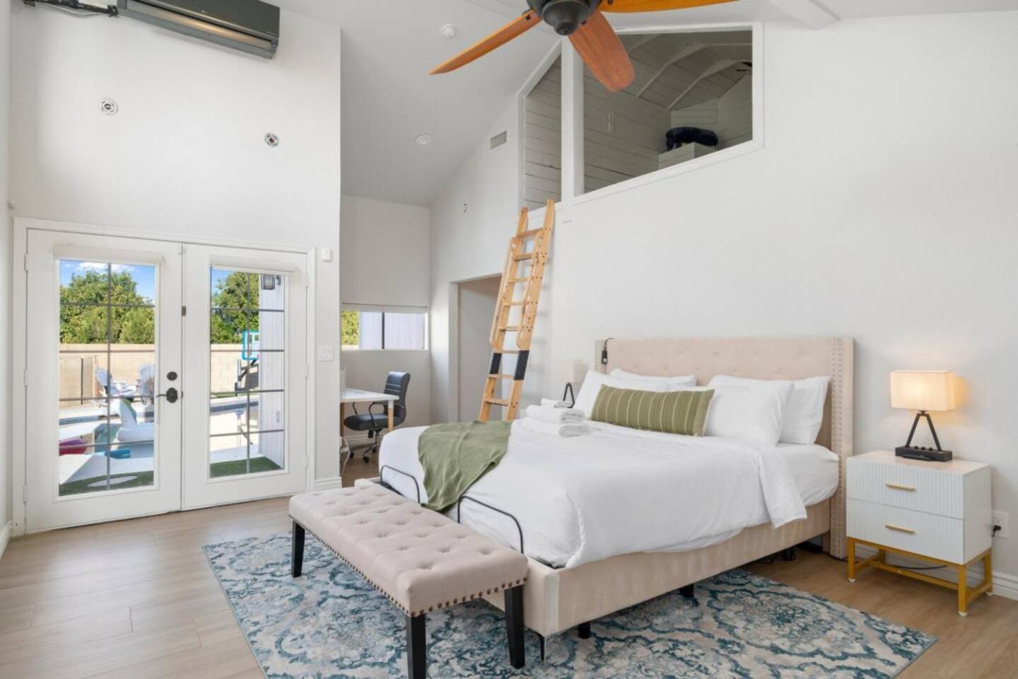 Luxury Living Private Pool Bbq & Prime Location *