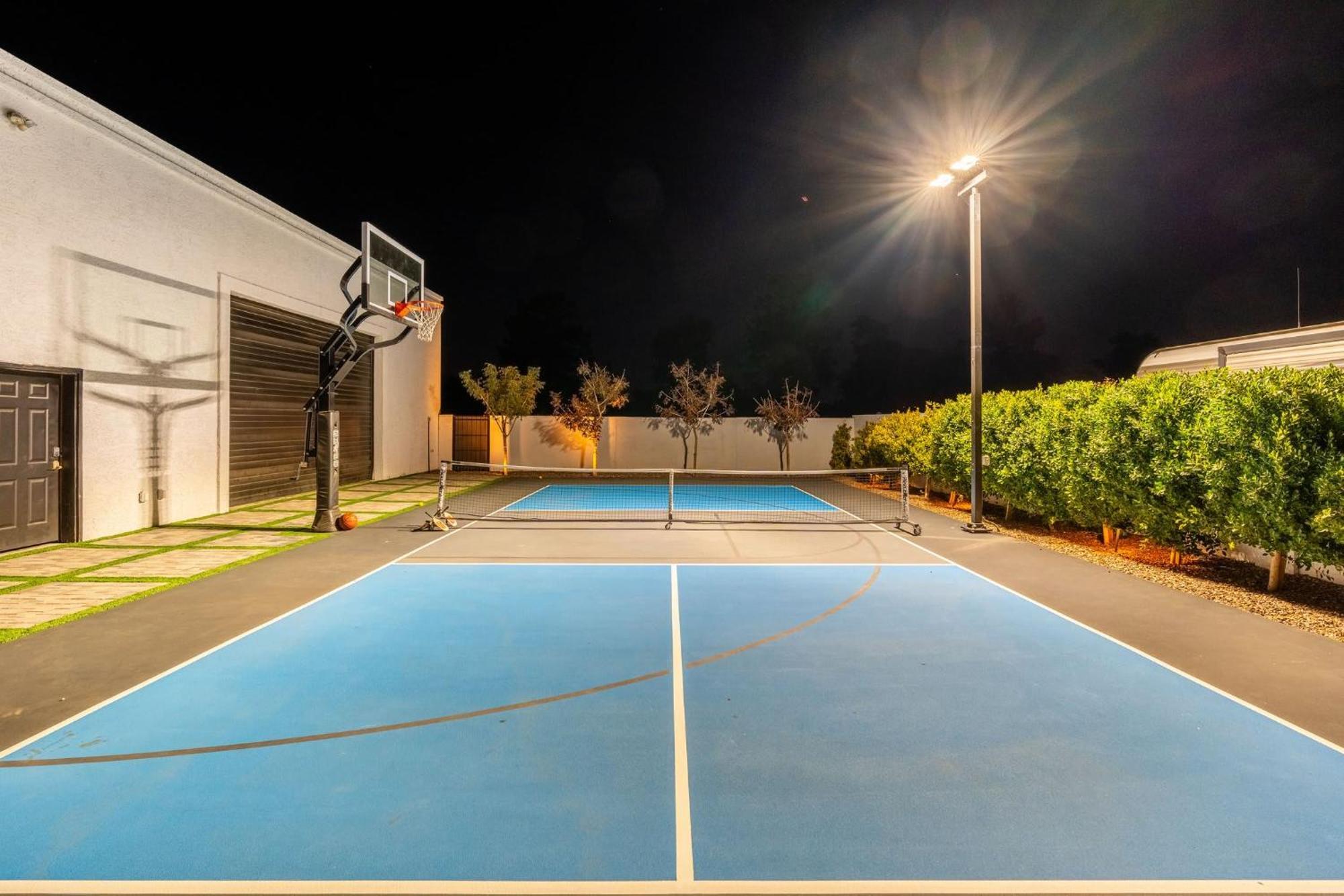 Entertainers Retreat Pickleball Bocce Pool Putt Grn Holiday home