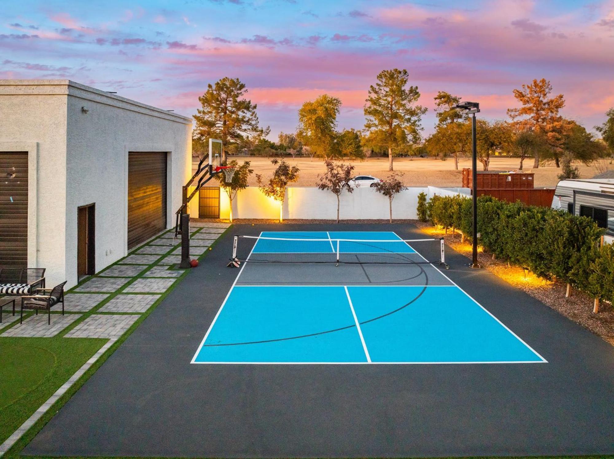 Holiday home Entertainers Retreat Pickleball Bocce Pool Putt Grn *