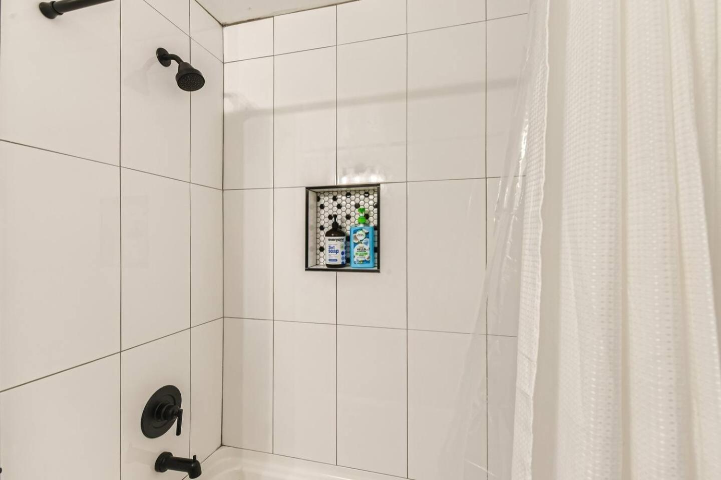 Apartment 2bd-close To Airportitvwifopenkitchen-pool *