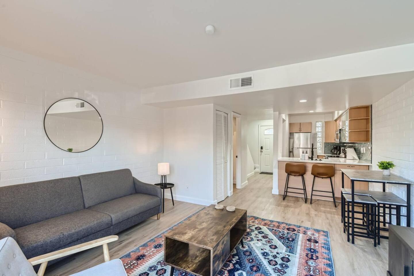 2bd-close To Airportitvwifopenkitchen-pool Apartment
