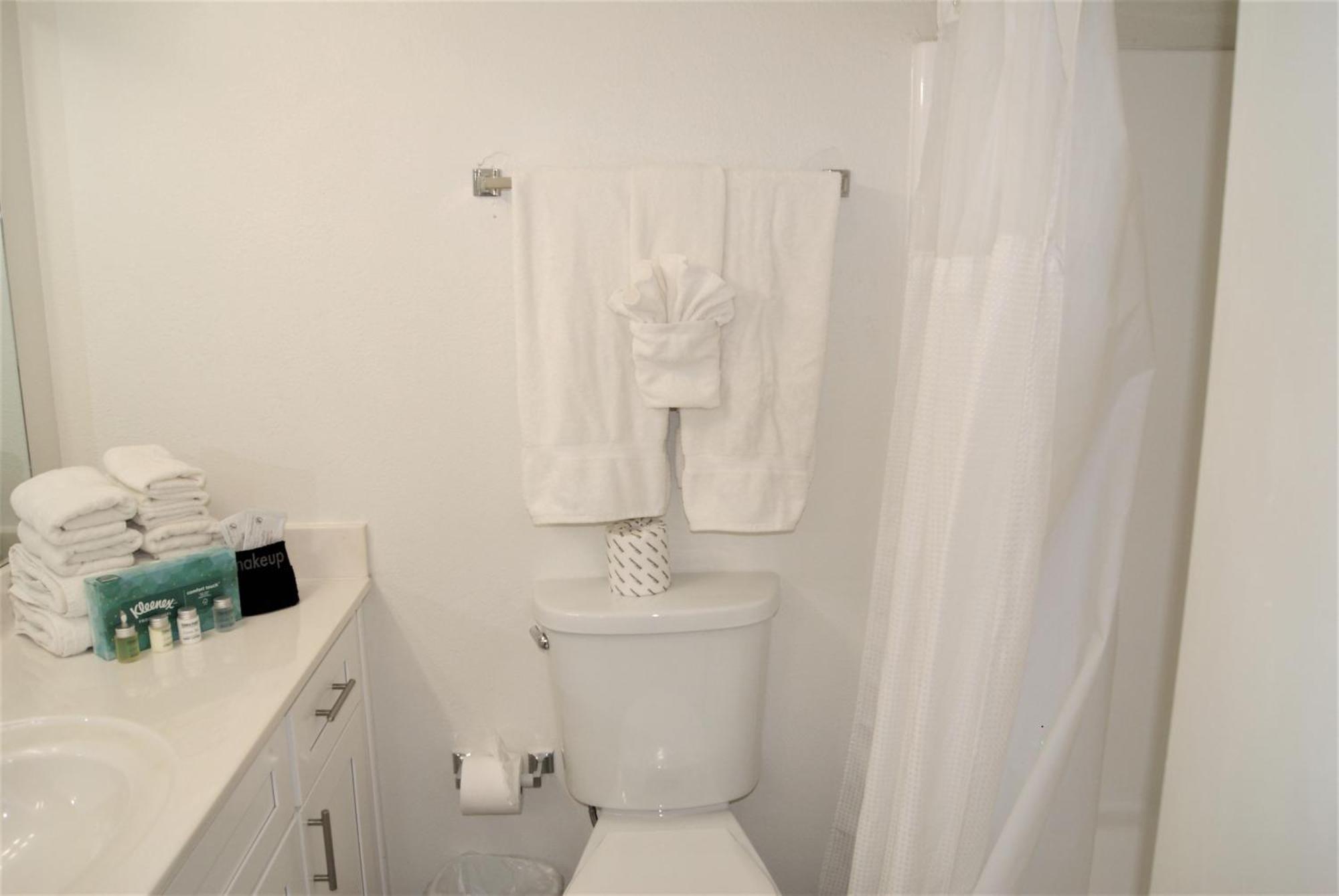 Apartment 230 Fully Furnished 1br Suite-prime Location *