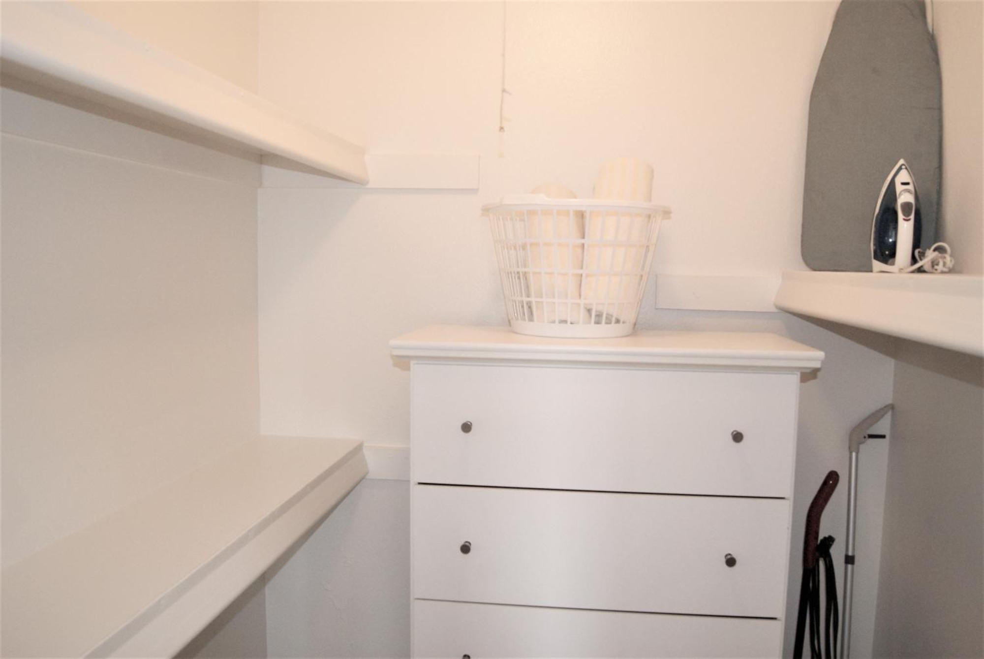 230 Fully Furnished 1br Suite-prime Location *