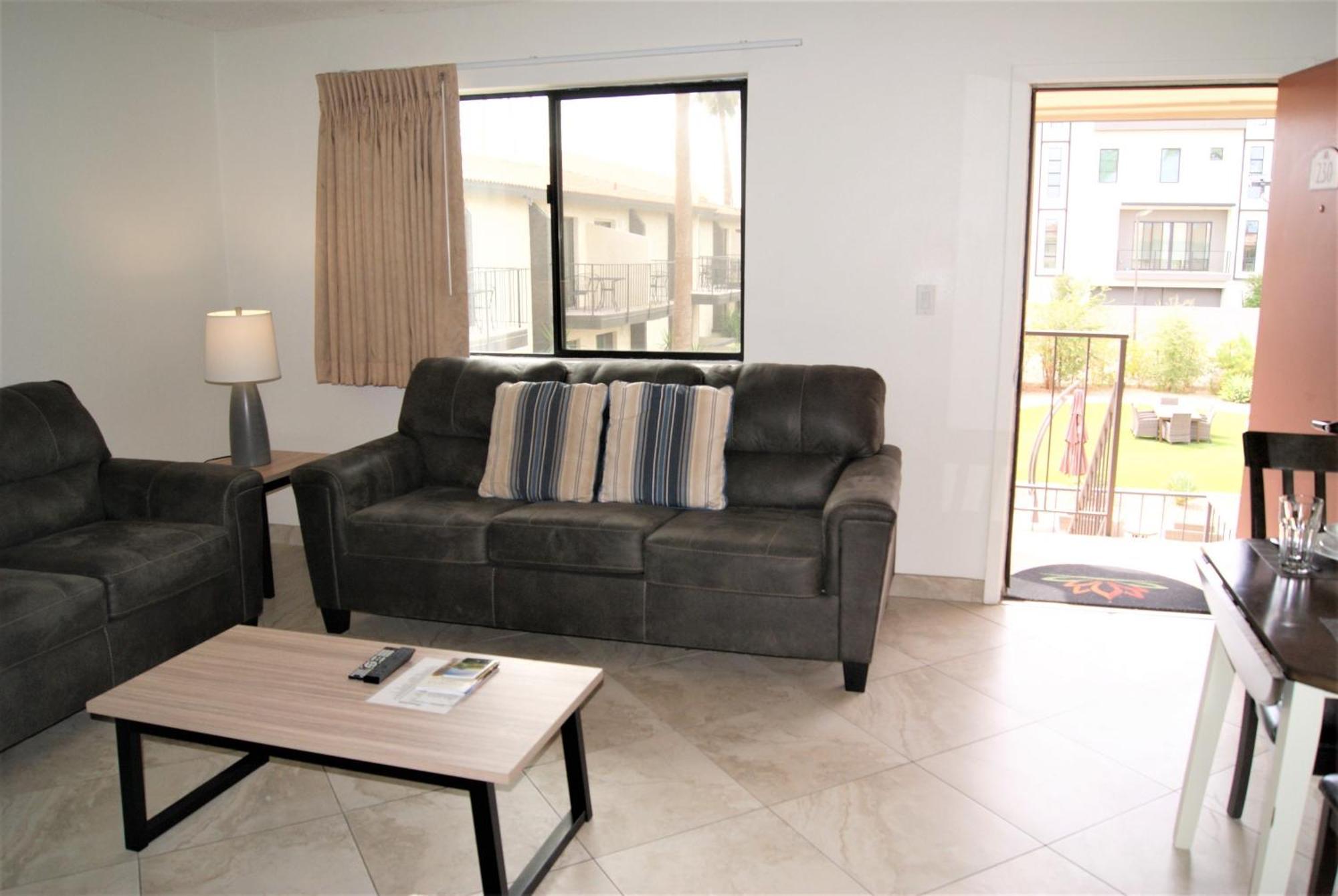 230 Fully Furnished 1br Suite-prime Location Apartment *