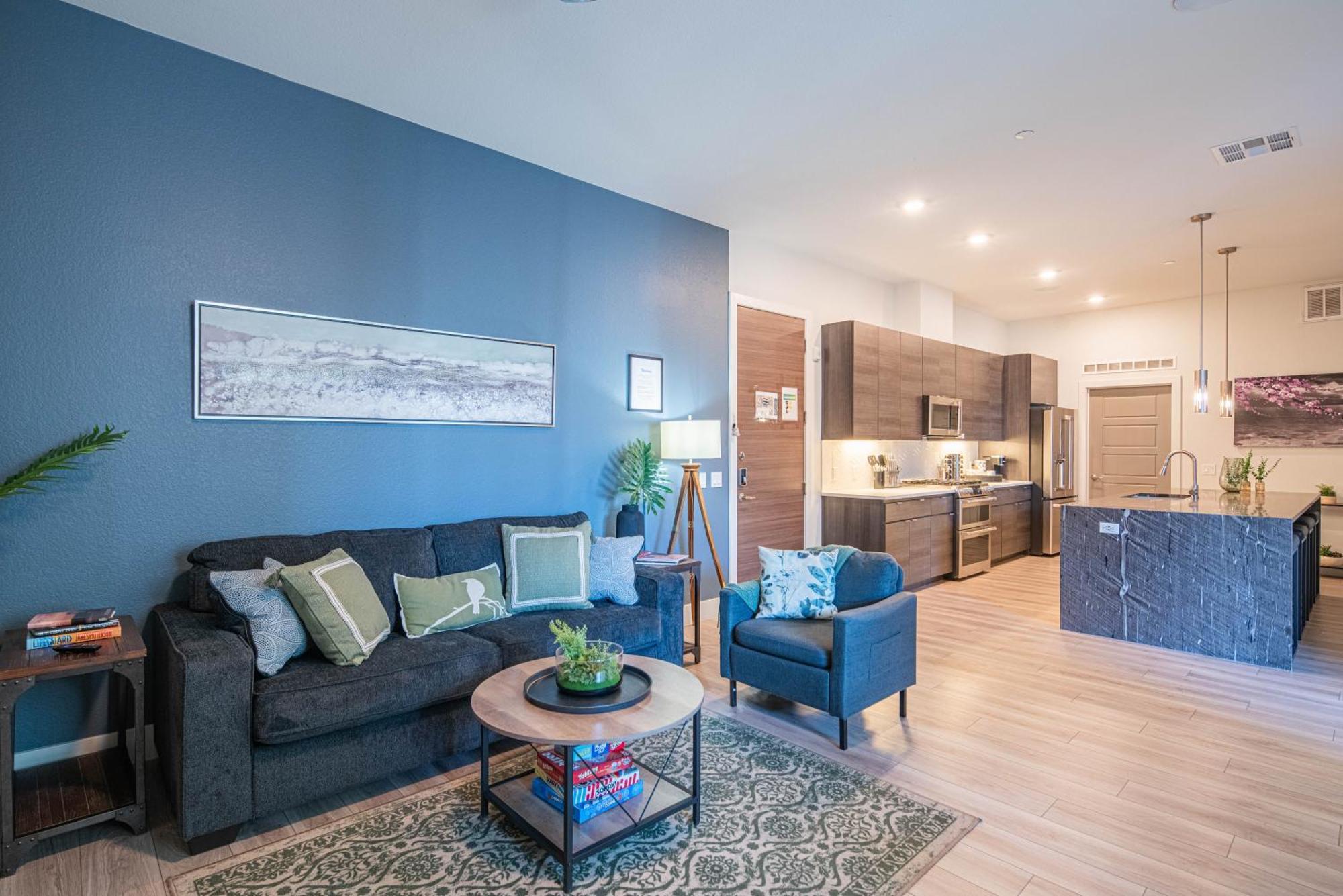 Apartment Walk Score 81-shopping District-king Bed-parking - G4004