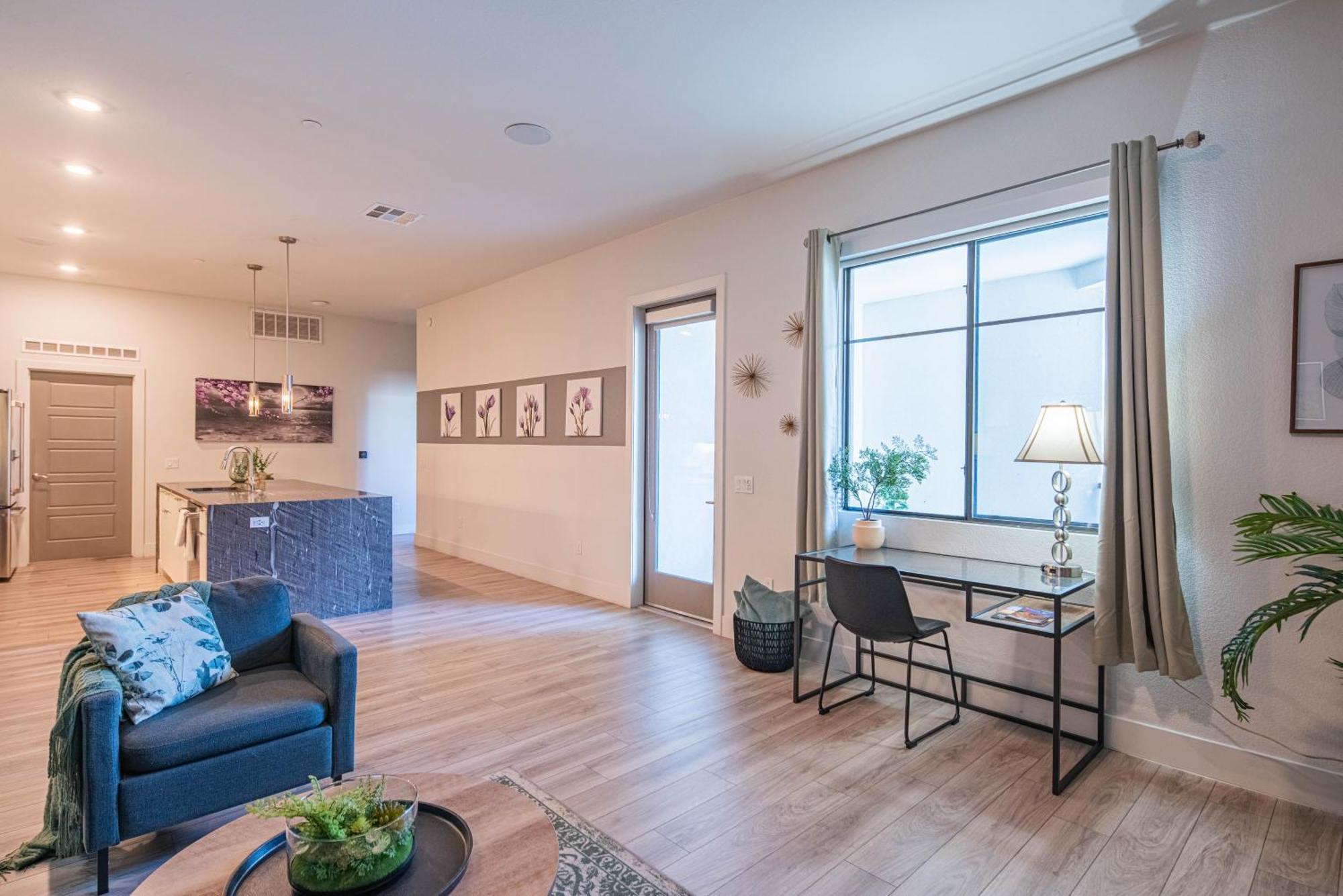 Walk Score 81-shopping District-king Bed-parking - G4004