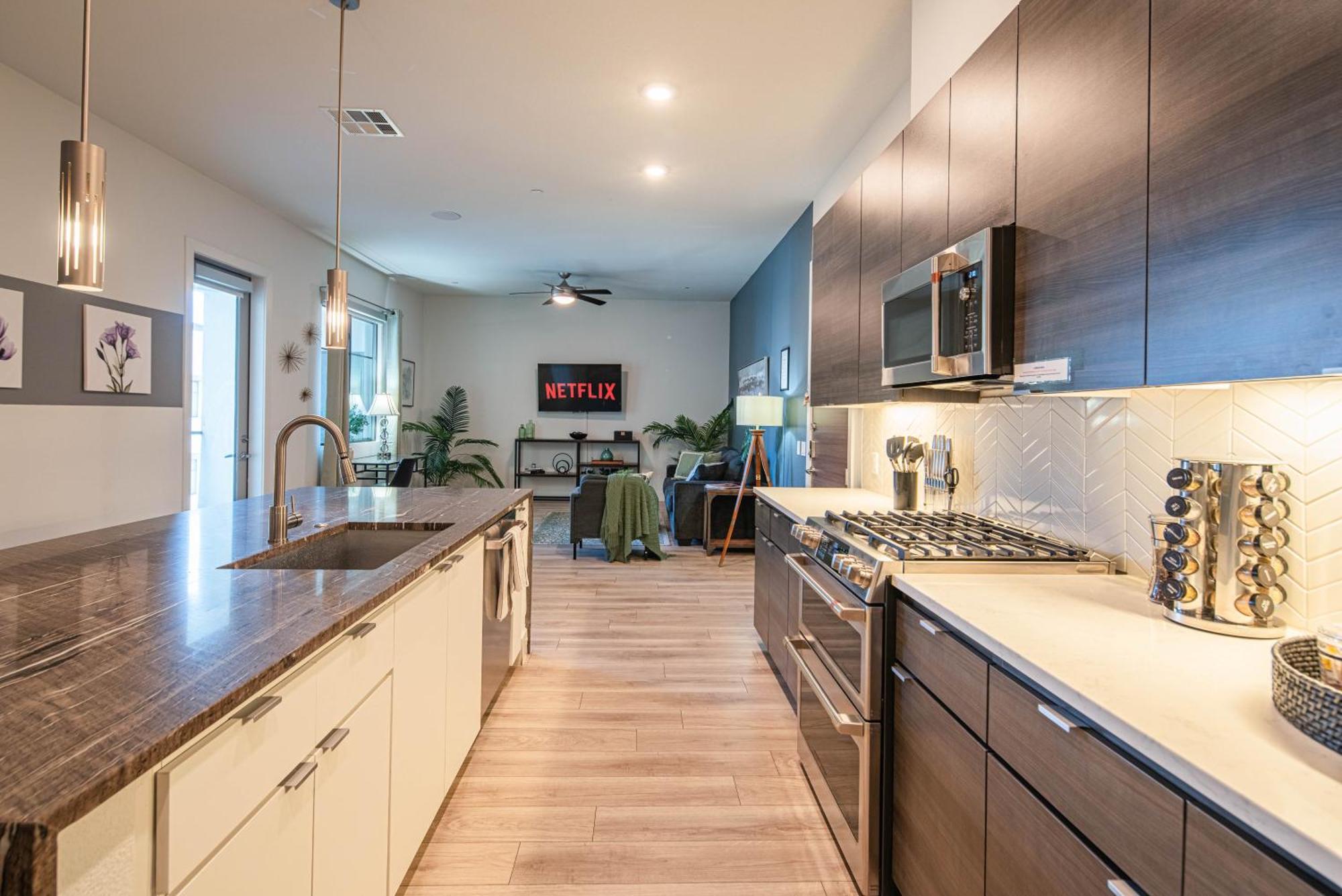Apartment Walk Score 81-shopping District-king Bed-parking - G4004 Scottsdale