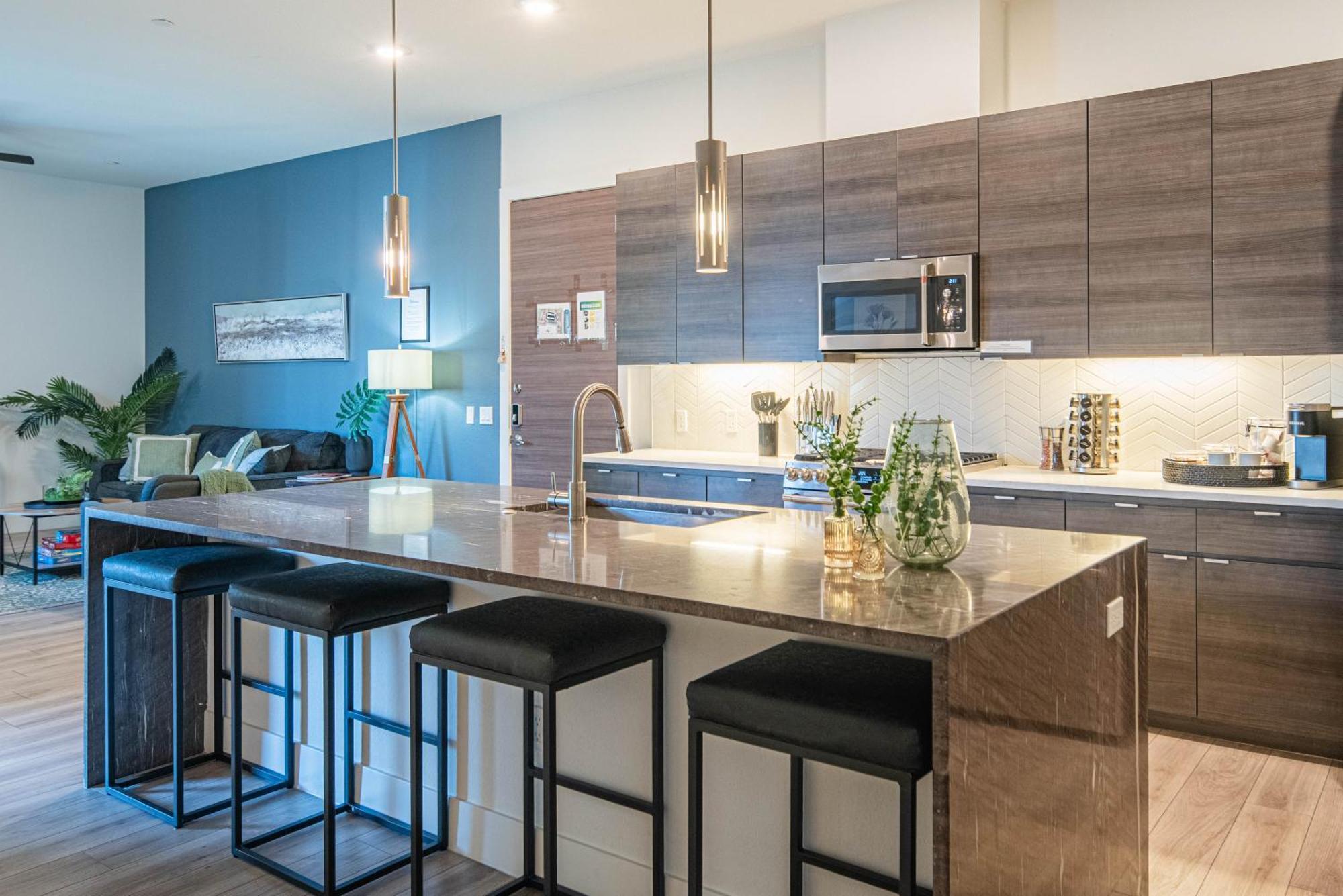 Walk Score 81-shopping District-king Bed-parking - G4004 * Scottsdale