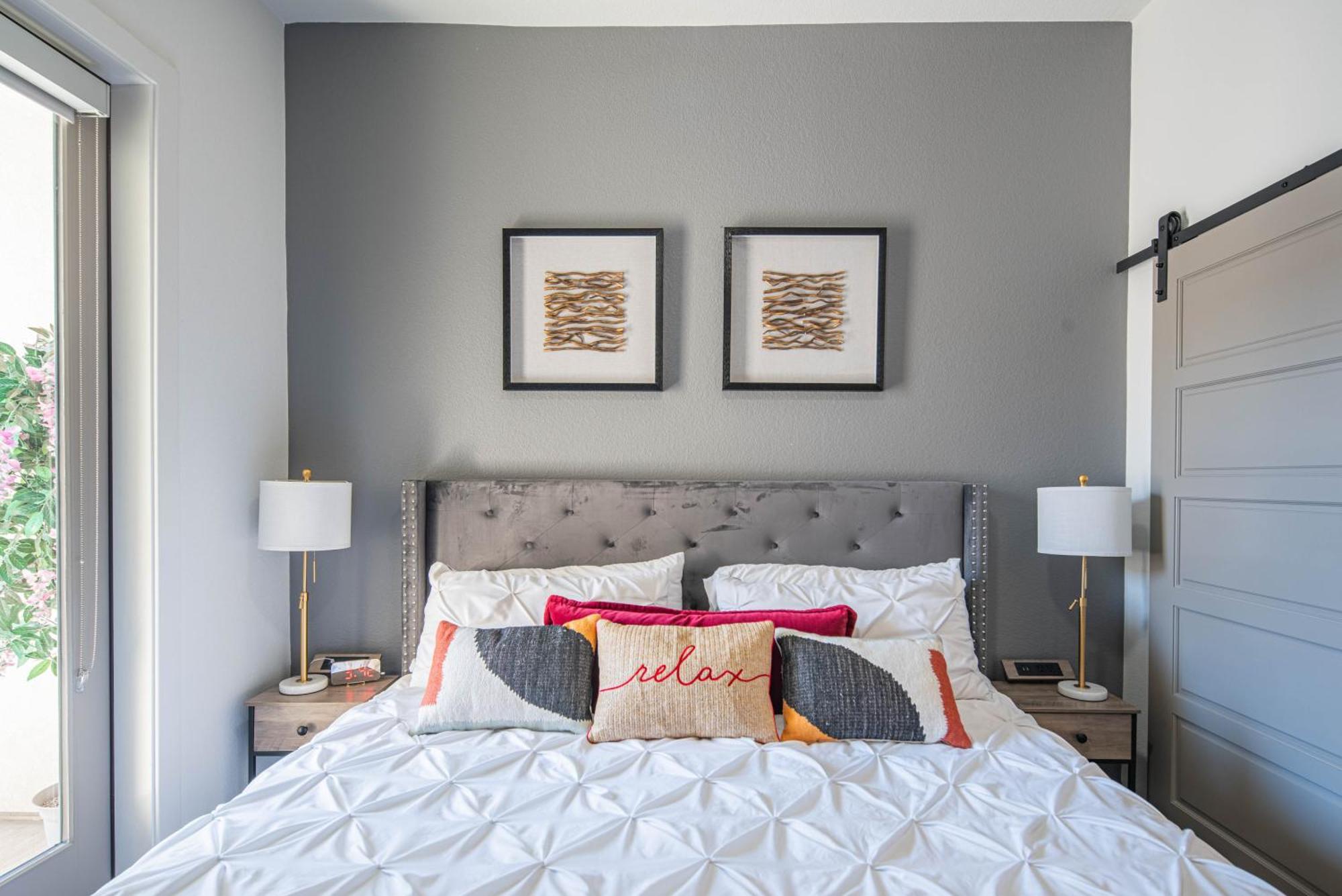 Private Rooftop Terrance-walk Score 81-shopping District-king Bed-parking 4003 Apartment Scottsdale