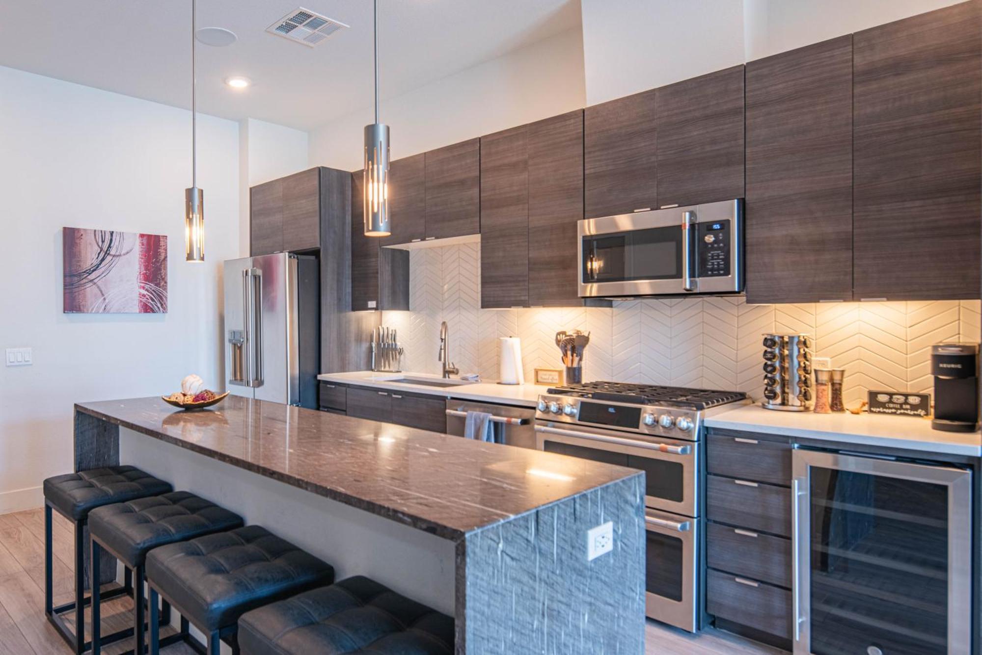 Private Rooftop Terrance-walk Score 81-shopping District-king Bed-parking 4003 * Scottsdale